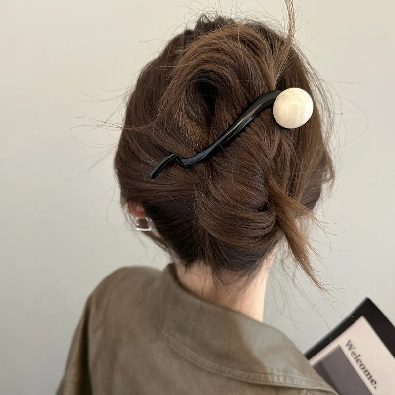 New Twist Hair Clip Barrettes Plastic Acrylic Bead Imitation Pearl Hairpin Twisted Design Women Hair Accessories Shark Hair Claw