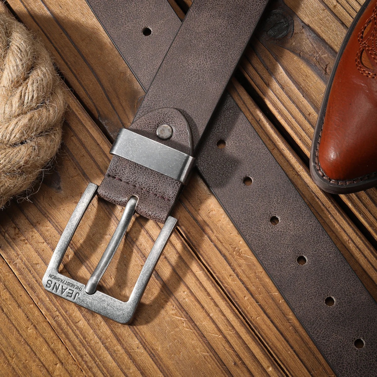 A Casual, Individual and Retro Belt, Western-Style Clothing Accessory, Metal Buckle, PU Belt, Suitable for Both Men and Women
