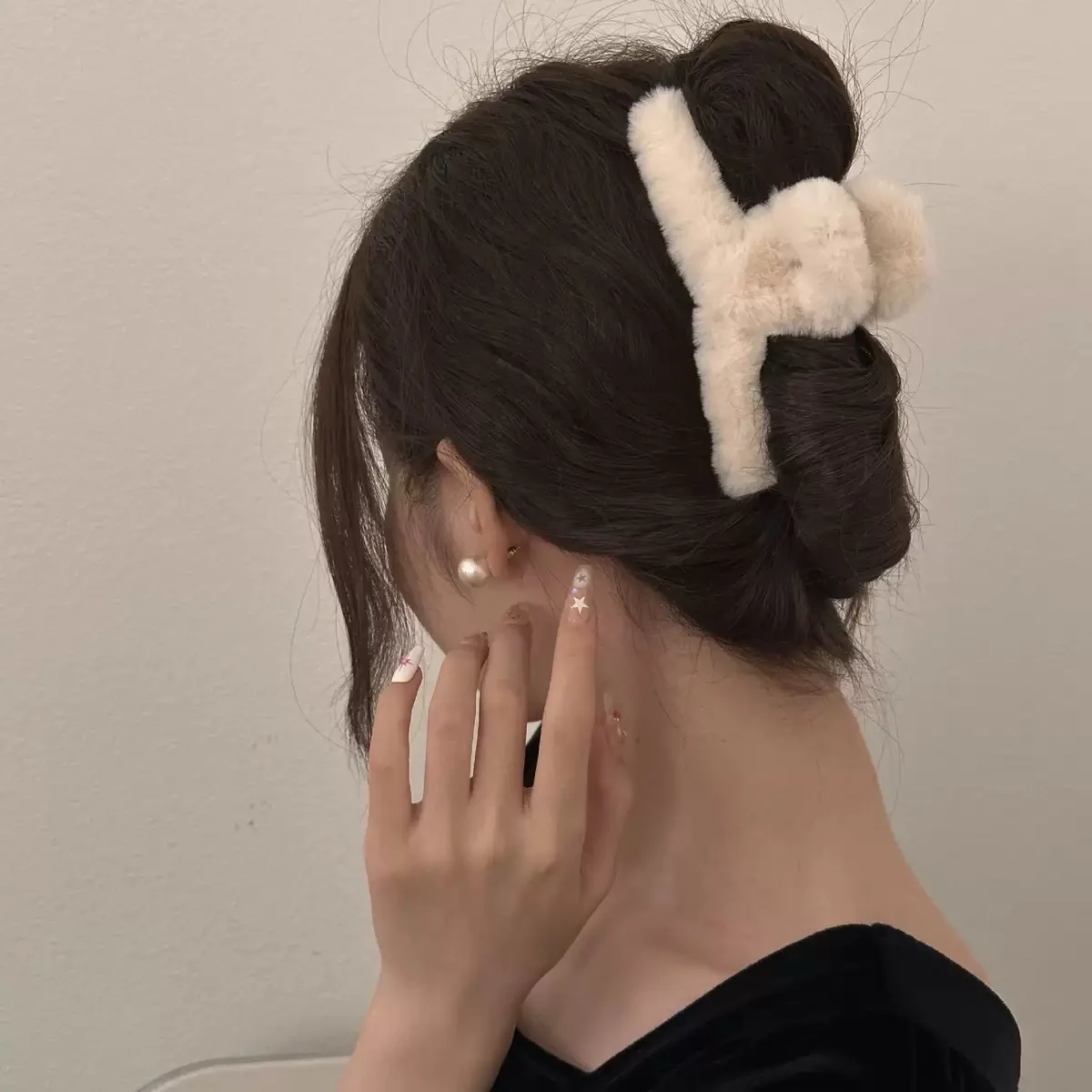 Autumn And Winter Plush Hair Clip: Shark Clip For Back Of Head Bun, High-End Furry Hair Accessories For Women
