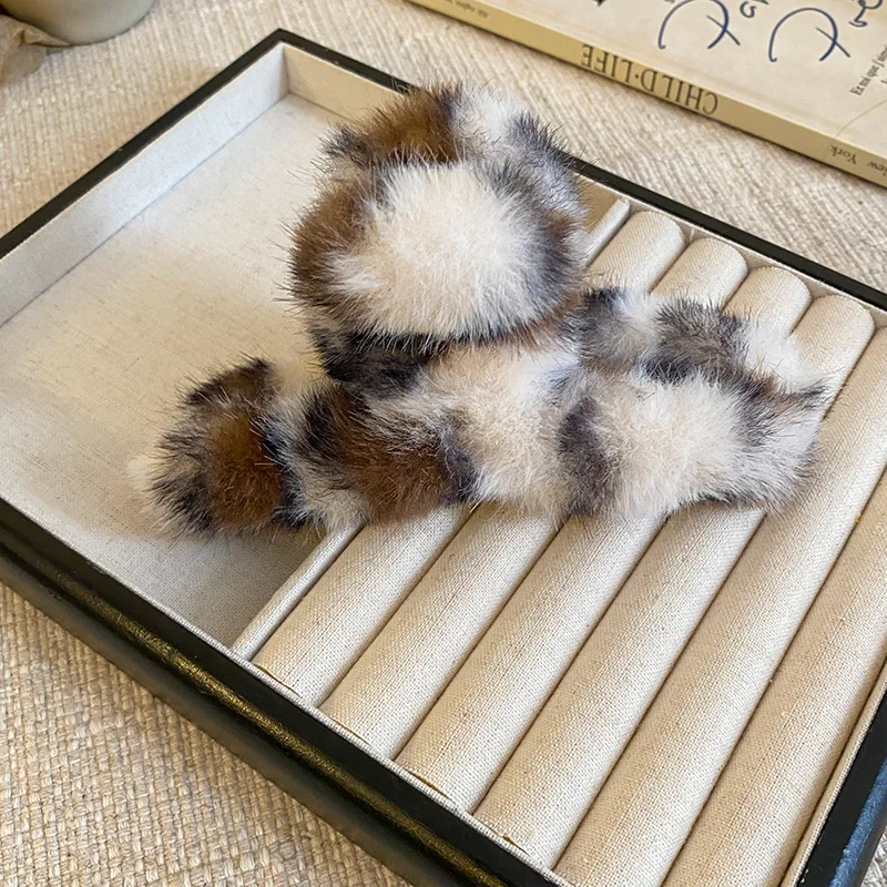 1pc Plush Leopard Print Claw Clip, Exquisite Rear Scalp Hairdressing Shark Clip, Large Size Hairip for Thick Hair.