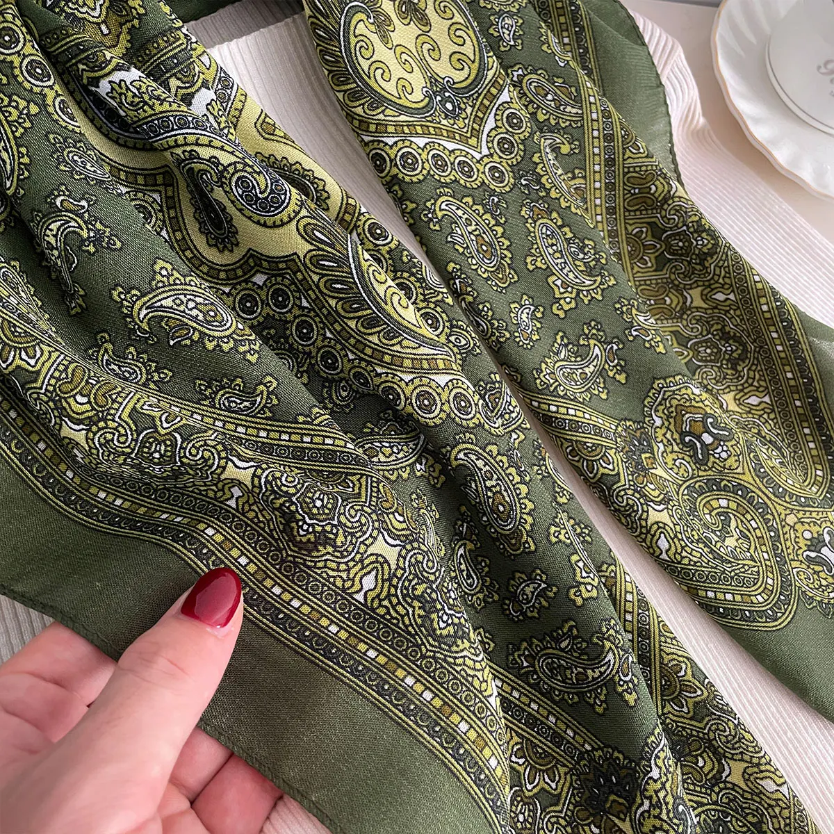 New Fashion 70X70cm Women's Scarf Paisley Print Scarf Cotton Texture Square Shawl Decorative Headband Neck Luxury Design Bandana
