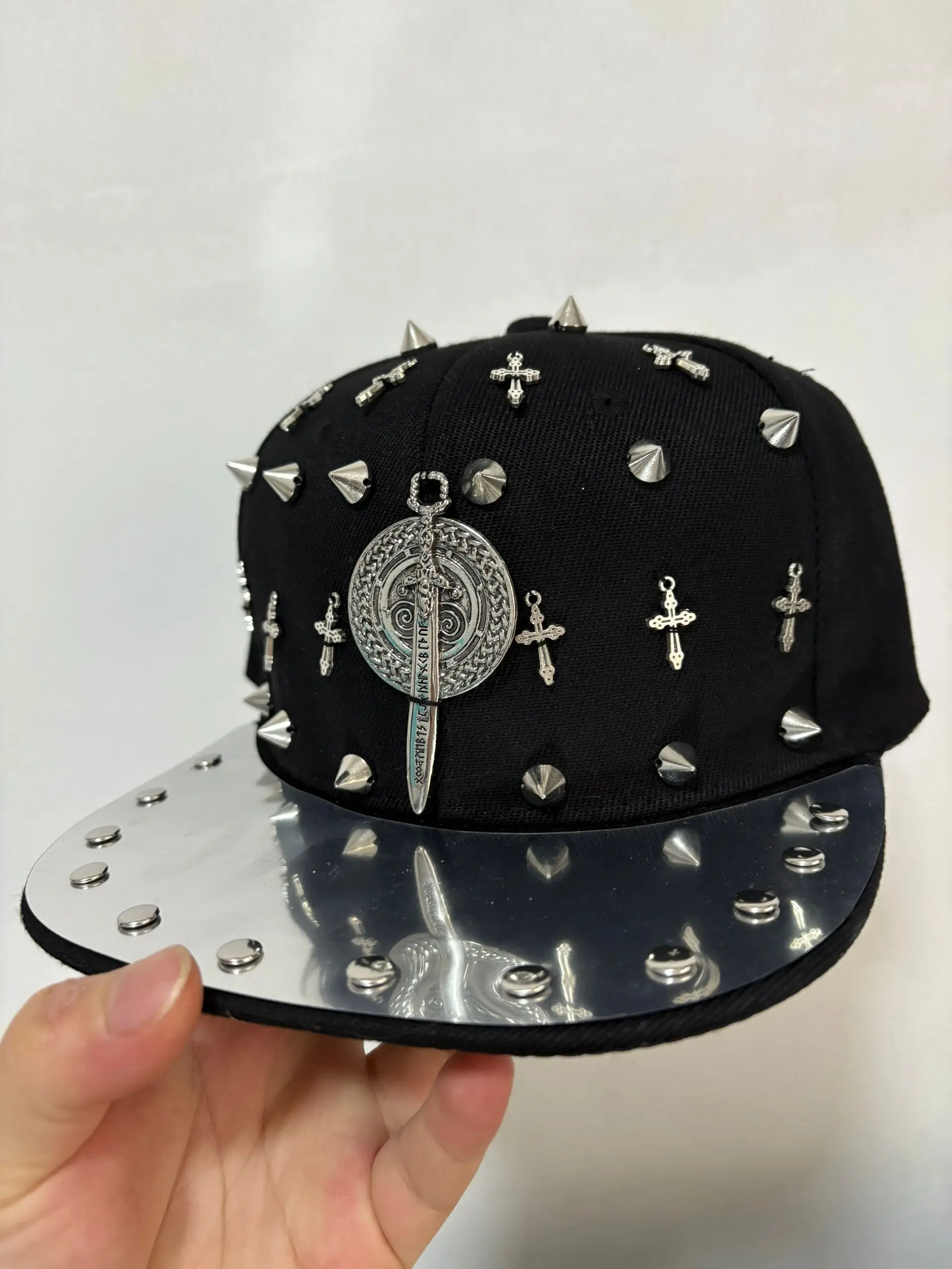 Men and Women New Handmade Cool Party Fashion Show Rivet Street Dance Fashion Cap
