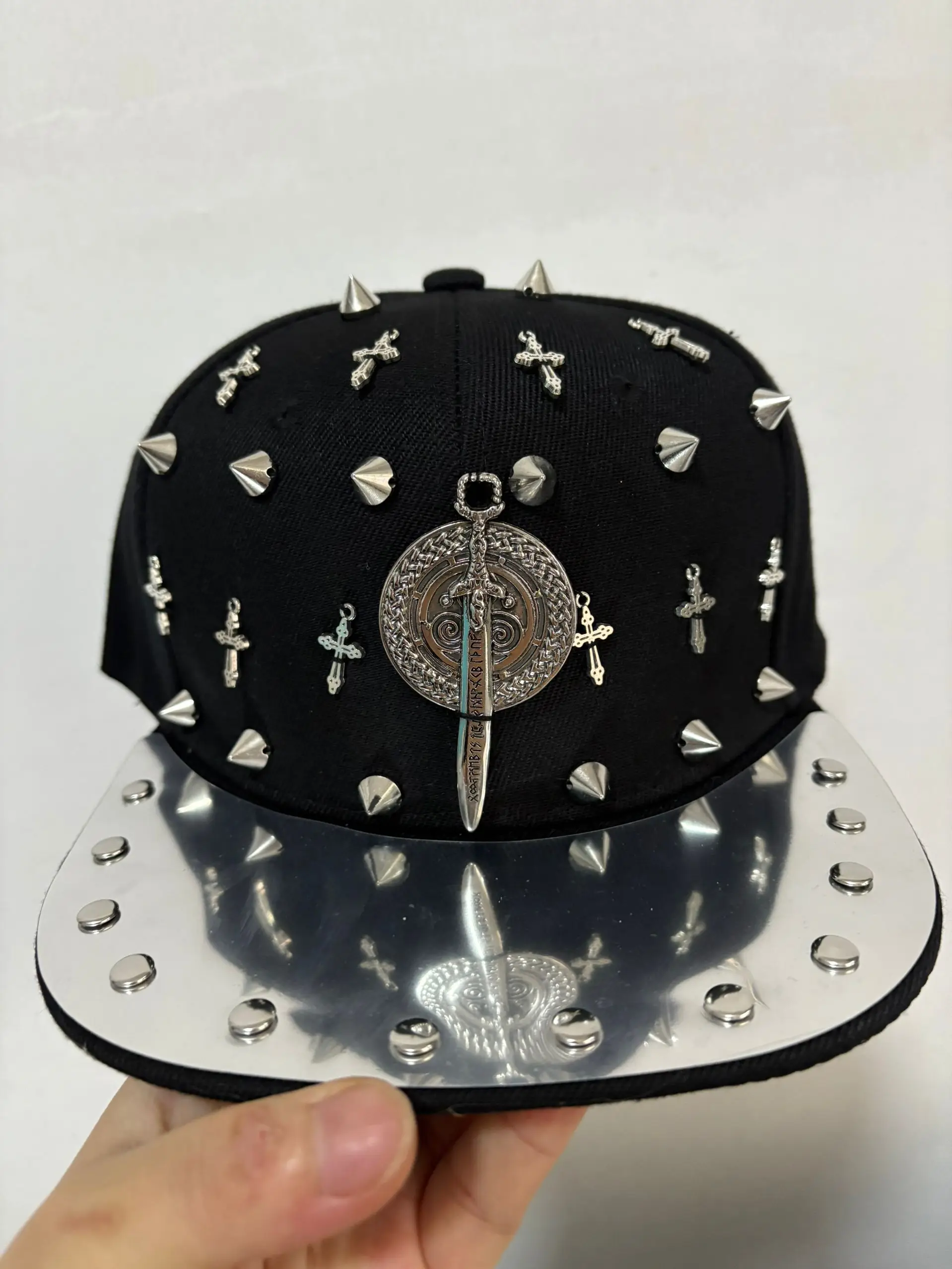 Men and Women New Handmade Cool Party Fashion Show Rivet Street Dance Fashion Cap