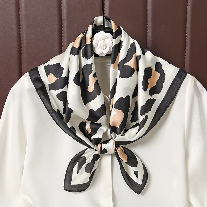 1pcs 70cm Retro Leopard Print Silk Scarf Women Imitation Silk Fashion Versatile Headwear Bag Accessories Bandana Square Scarf