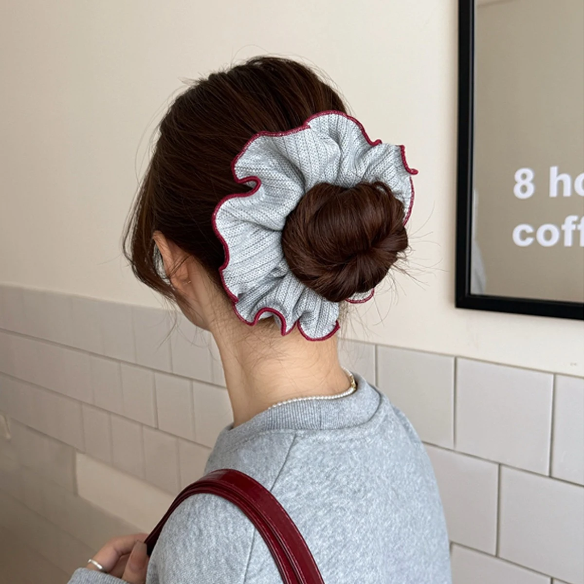 1pc Korean-style autumn/winter knitted scrunchie, fashionable double-layer contrasting color pleated splicing yarn bun hair tie