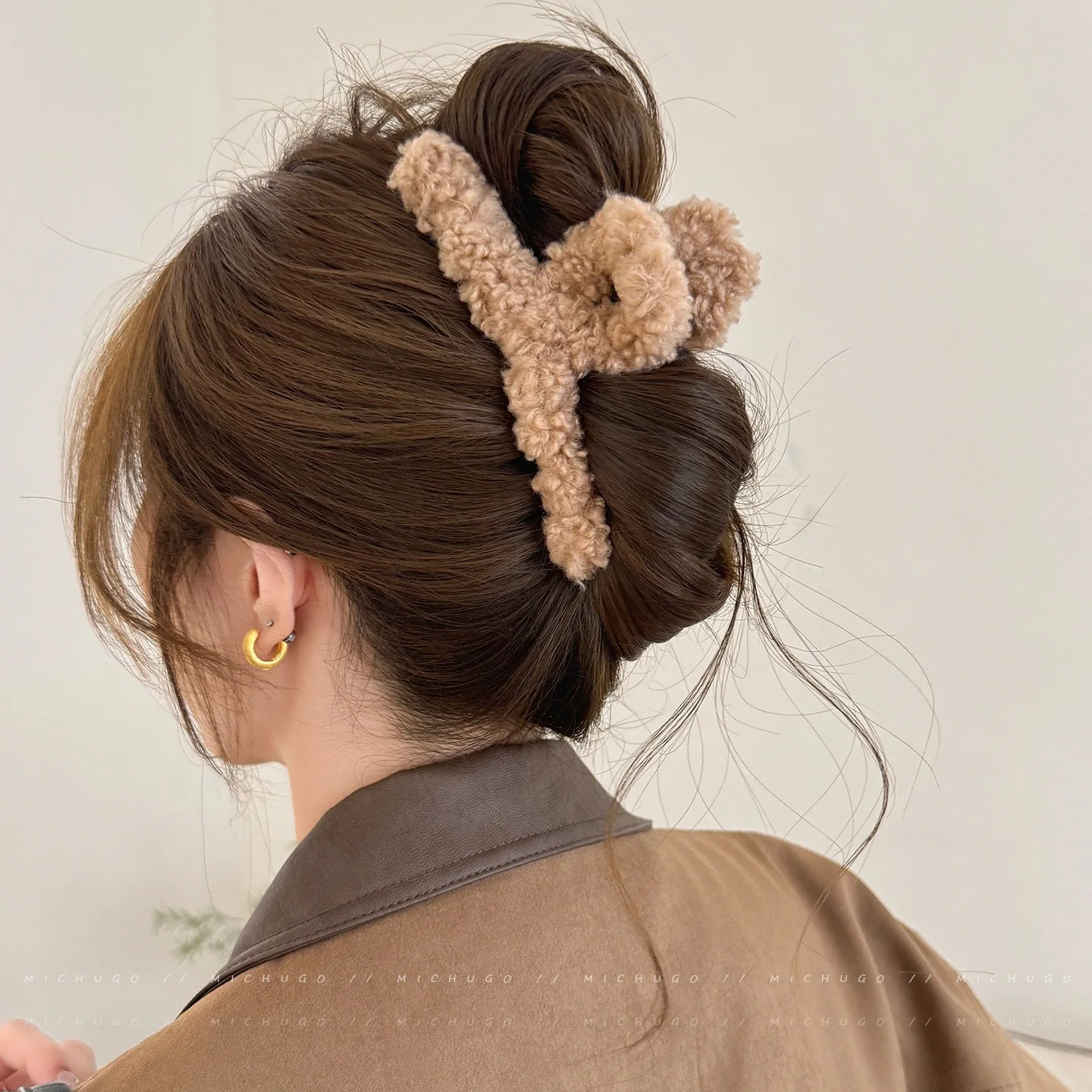 1pc Autumn/Winter Korean-style Gentle New Lamb Wool Cross Large Hair Claw Shark Clip Hair Accessory, Suitable for Daily Use
