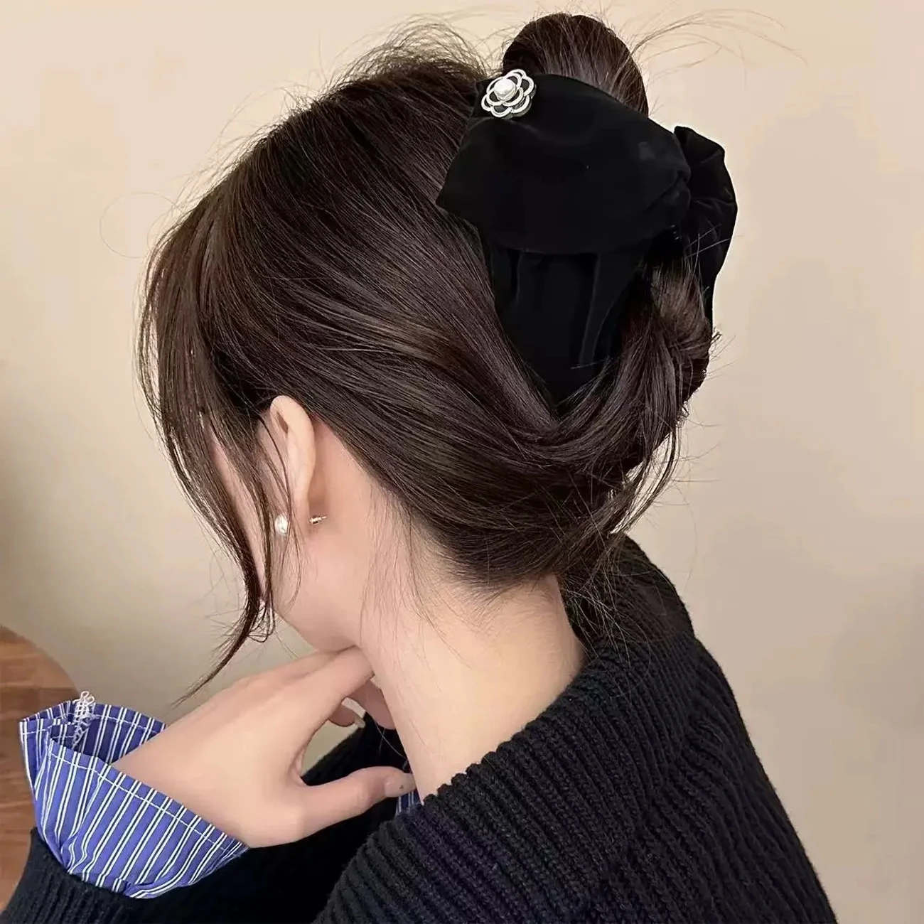 1pc Vintage Velvet Camellia Triangle Hair Clip for Women, High-End Style, Back of Head Hairpin, Updo Shark Clip Hair Accessory