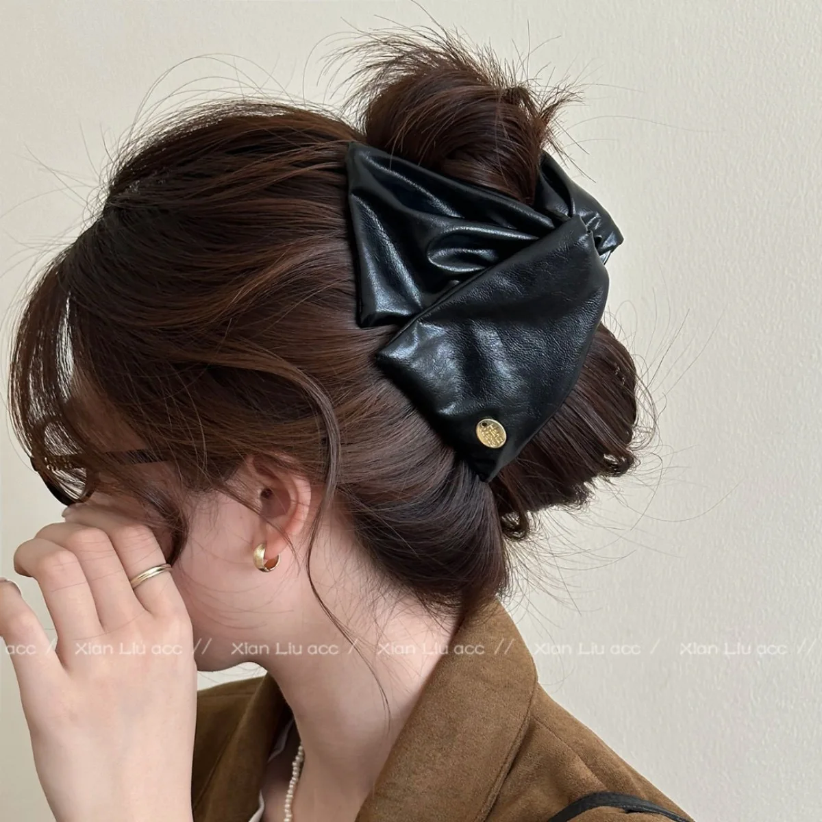 1pc High-Quality Leather Triangular Hair Clip, New Stylish Advanced Back-of-the-Head Hairpin, Elegant Shark Clip Hair Accessory