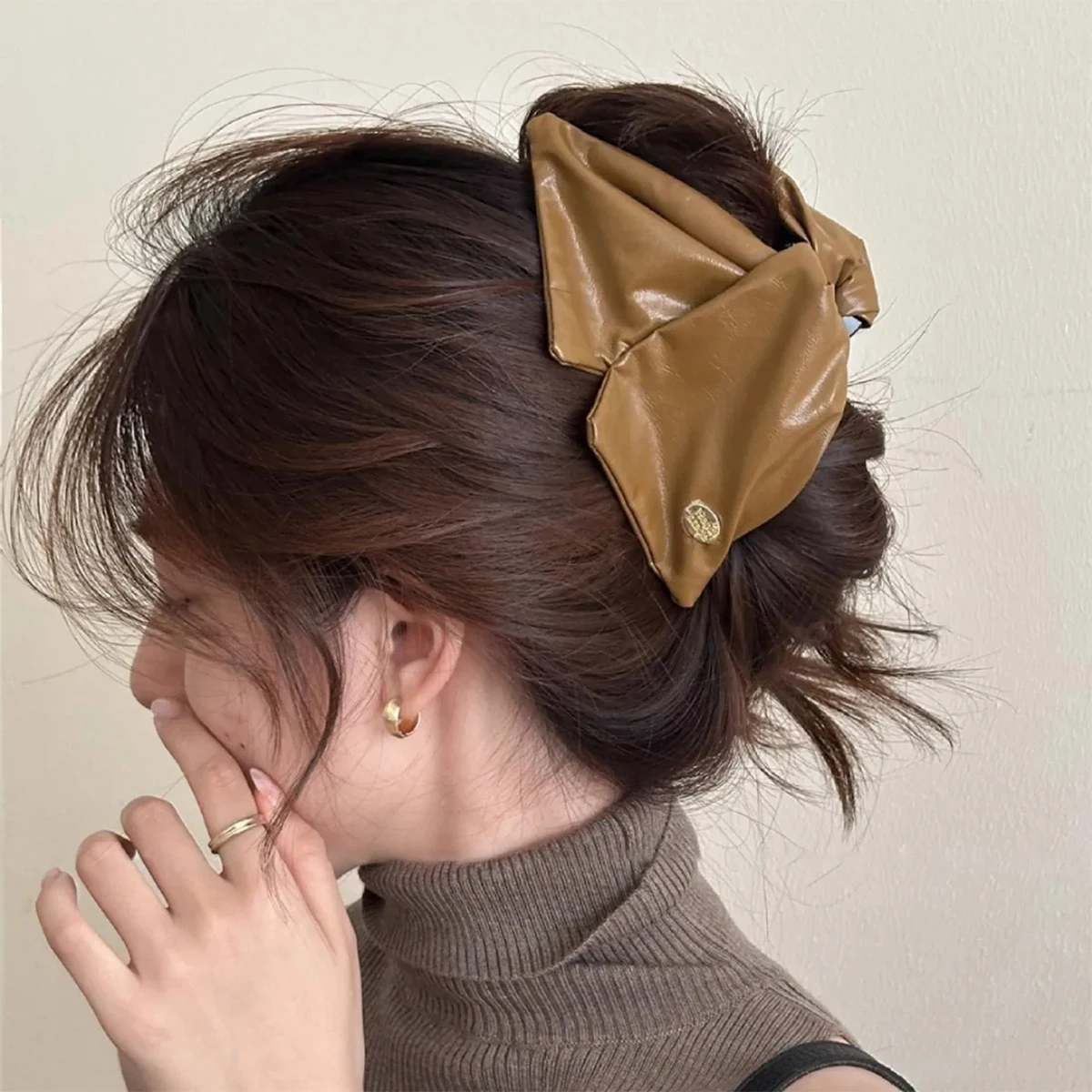 1pc High-Quality Leather Triangular Hair Clip, New Stylish Advanced Back-of-the-Head Hairpin, Elegant Shark Clip Hair Accessory