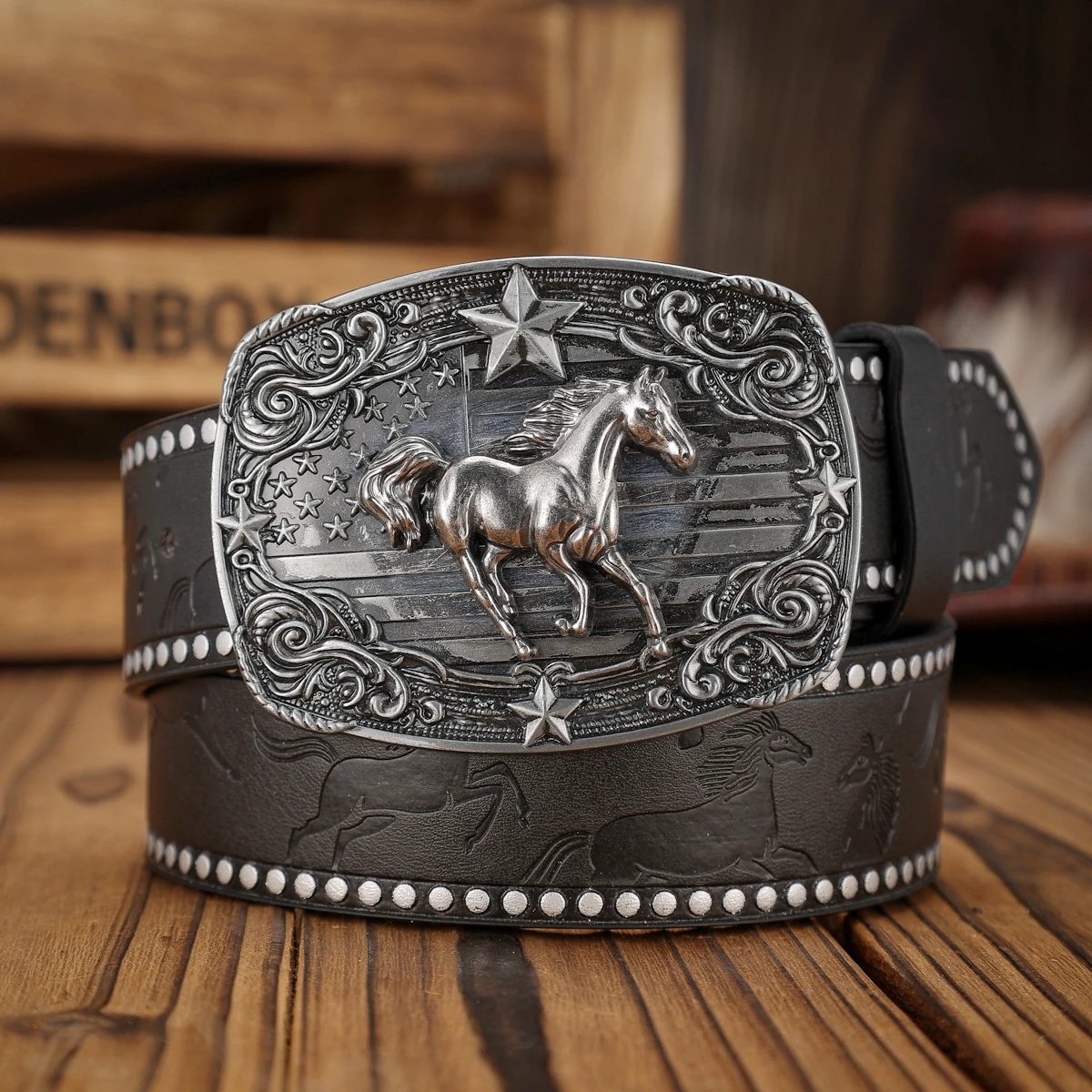 A Western-style PU Belt with Buckles Suitable for Both Men and Women, Casual and Retro, Is Perfect for Daily Outings