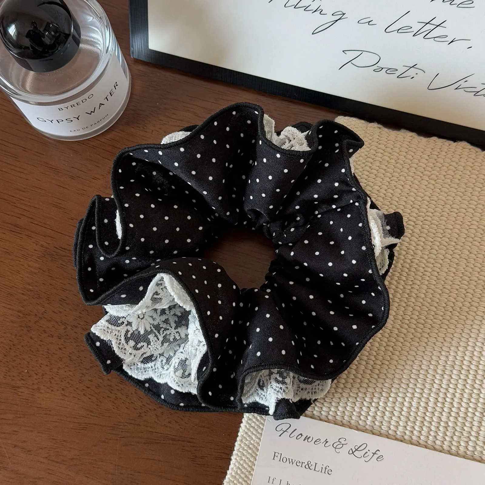 1pc Minimalist & Versatile Lace Ruffled Large Scrunchie Hair Accessory with High-End Feel 2025 New Style