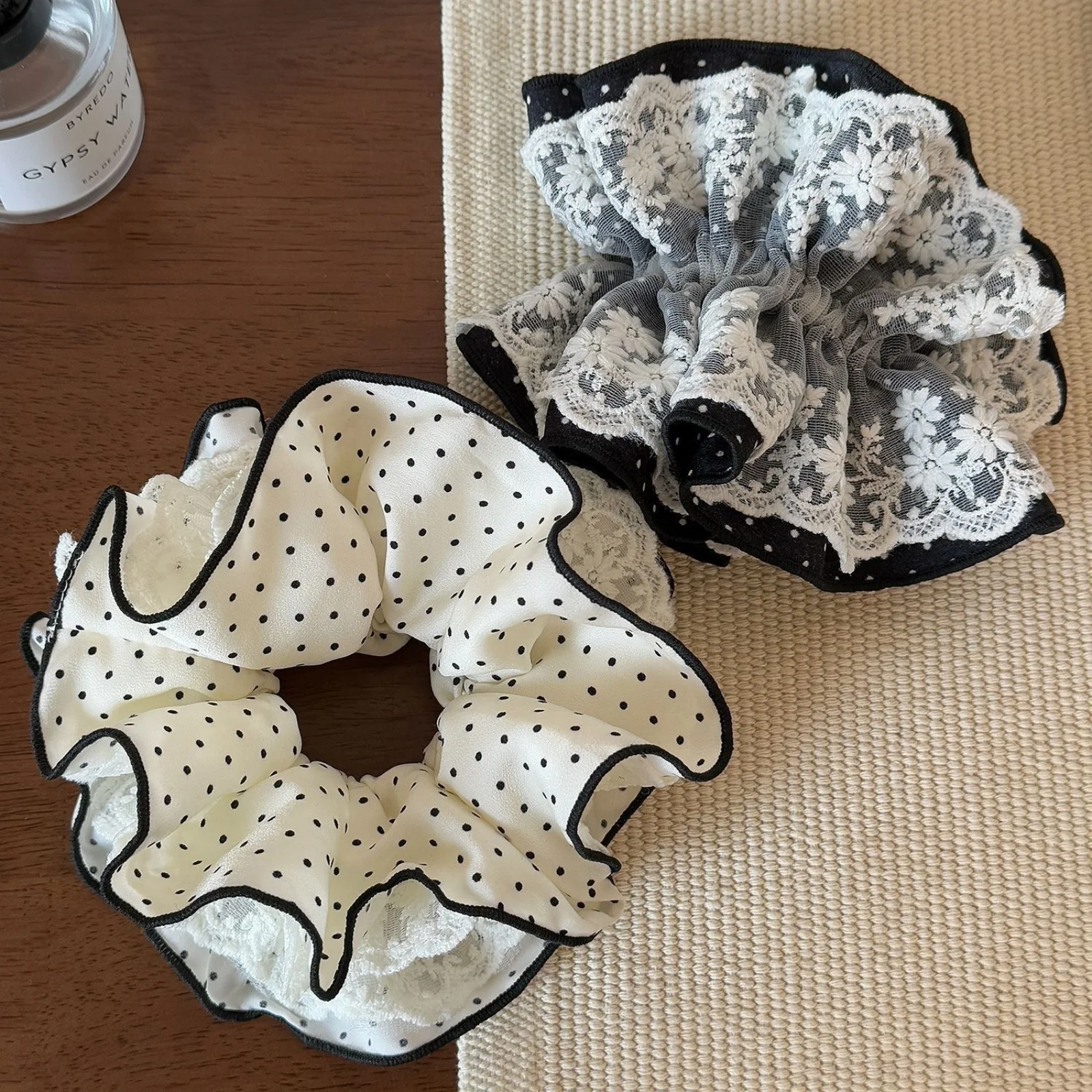 1pc Minimalist & Versatile Lace Ruffled Large Scrunchie Hair Accessory with High-End Feel 2025 New Style