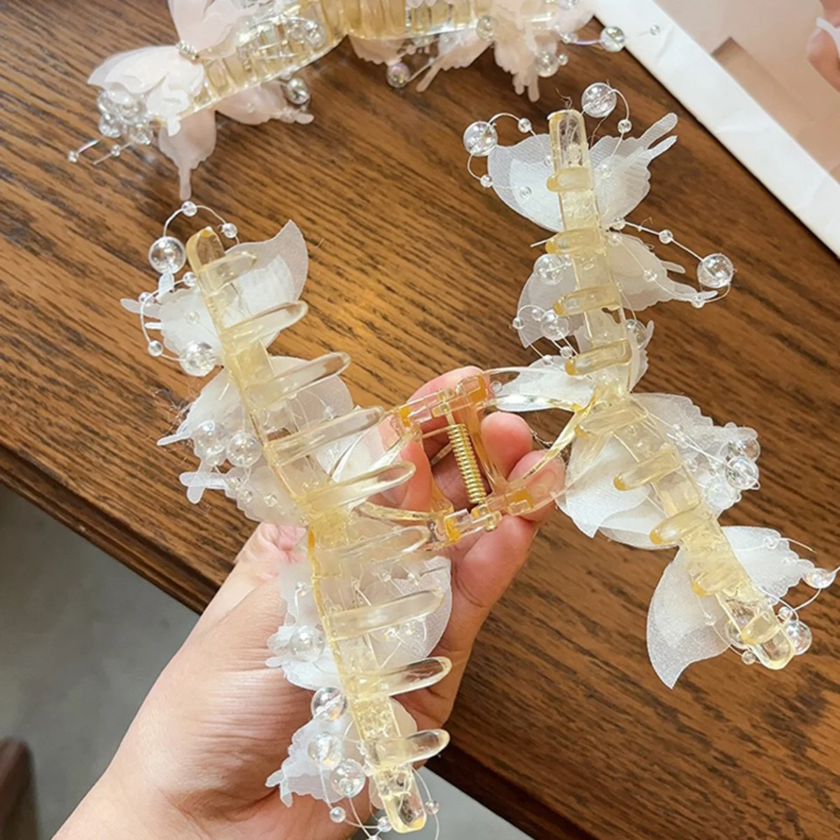 Super Fairy Butterfly Hair Clip, Large Shark Clip for the Back of the Head, Hair Accessory for Girls and Women, Suitable for Half-Tied Hairstyles, Perfect for Shopping and Everyday Casual Wear