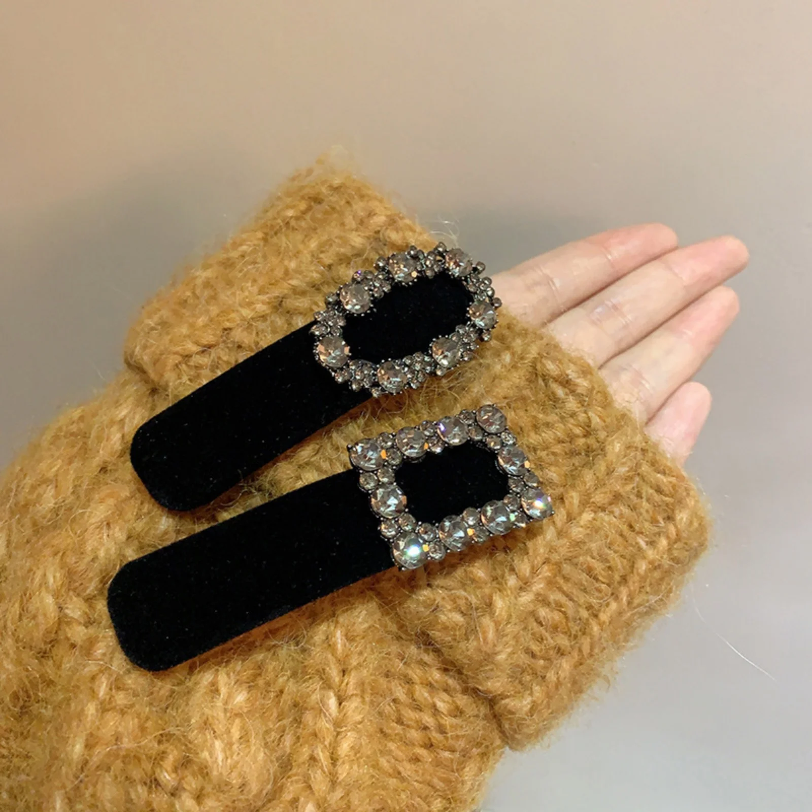 2PCS Black Velvet Hair Clips Set, Smoky Rhinestone Decor Oval-Shape Hair Accessories For Women, Stylish Daily Wear Party Decor