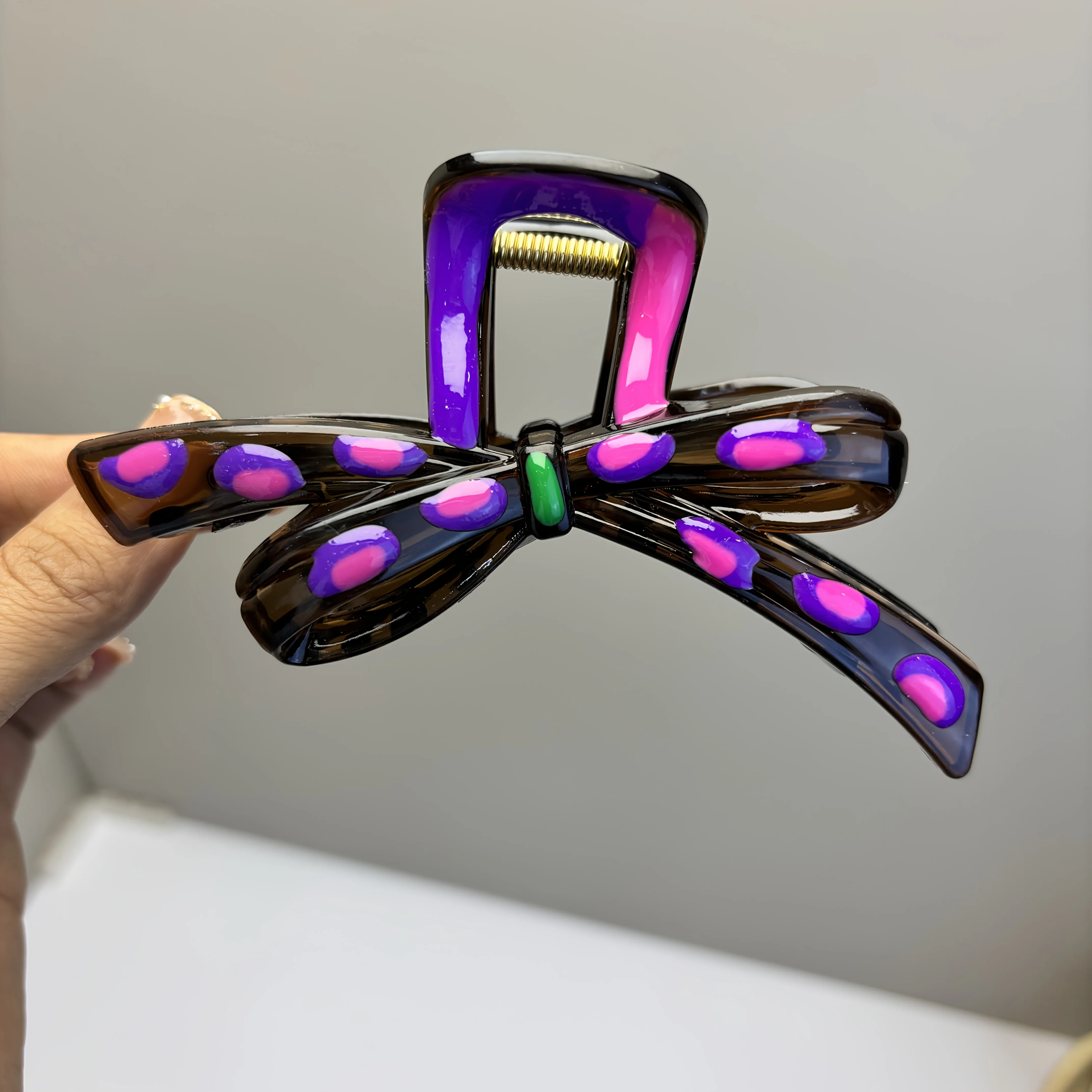 Fashionable Color-Collision Shark Clips, Perfect for Women, Ideal for Thick Hair and Updos, Butterfly Hair Clips, Retro-Inspired