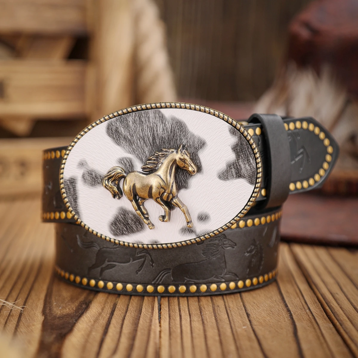 A Western-style PU Leather Belt for Both Men and Women, a Classic and Casual Retro Belt