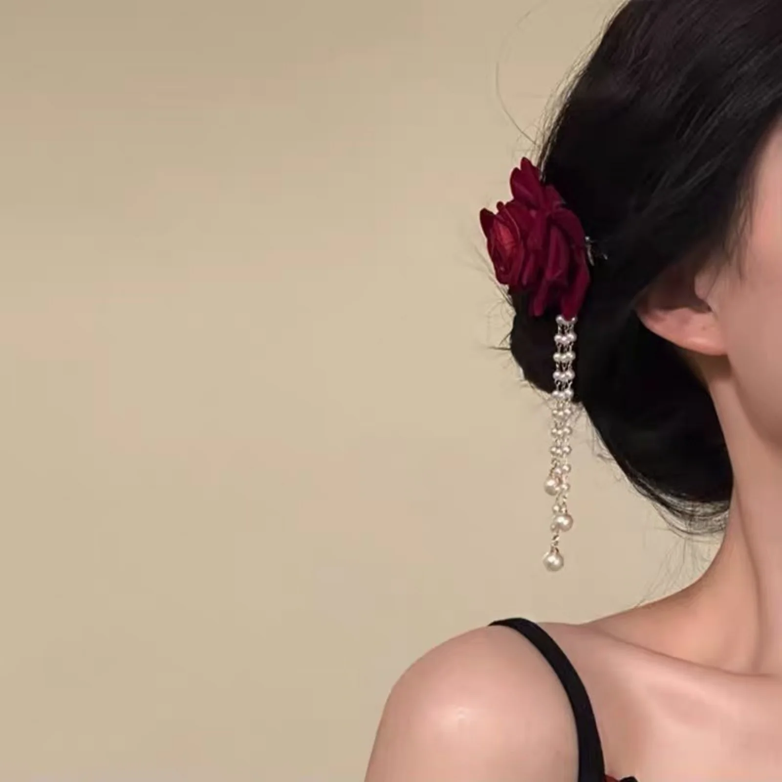 1pc 【Blooming Rose】 Vintage-Inspired Red Rose Hair Clip, Elegant Duckbill Clip, Niche High-End Hair Accessory
