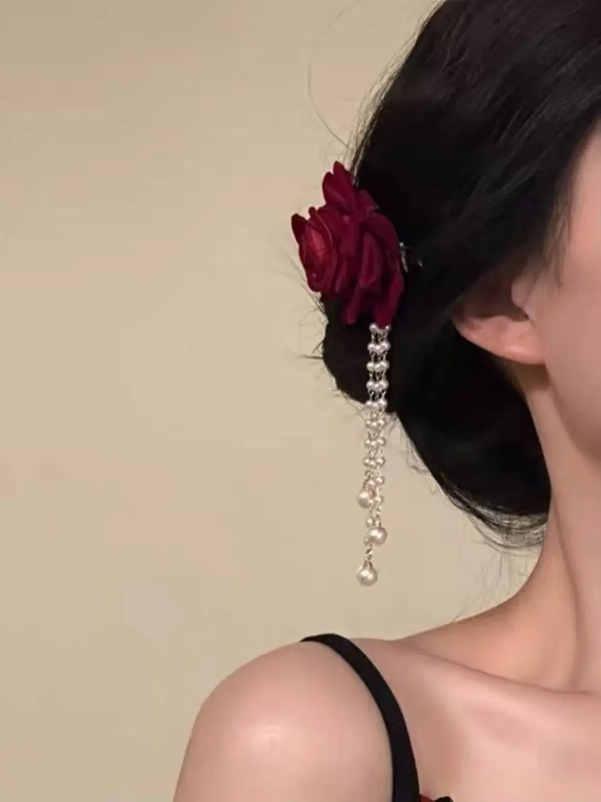 1pc 【Blooming Rose】 Vintage-Inspired Red Rose Hair Clip, Elegant Duckbill Clip, Niche High-End Hair Accessory