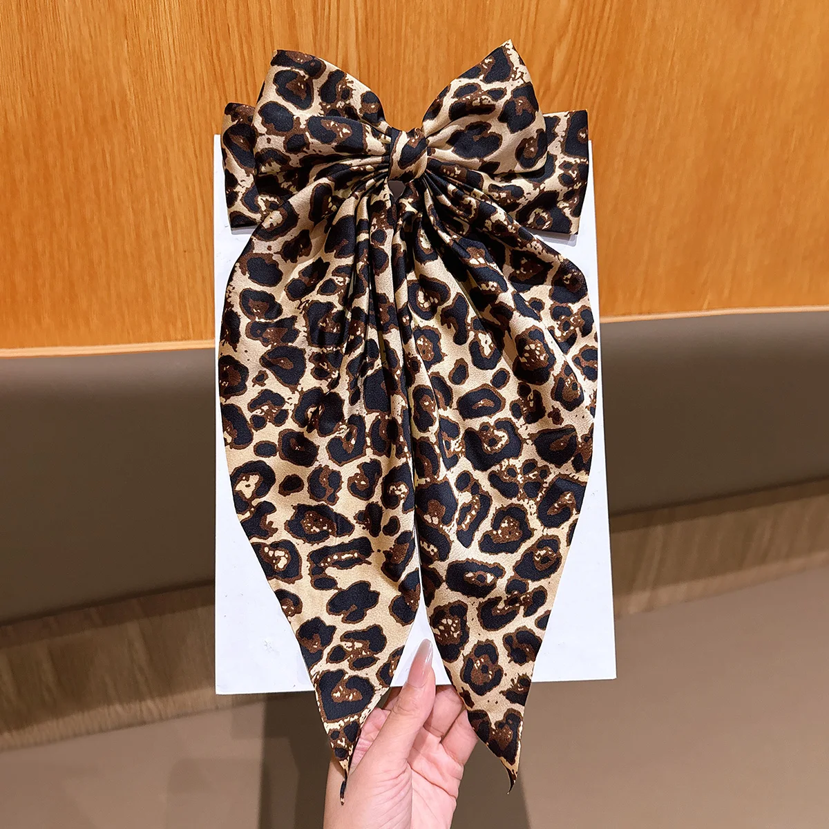 1 leopard print oversized bow hair clip, simple and versatile, suitable for daily use