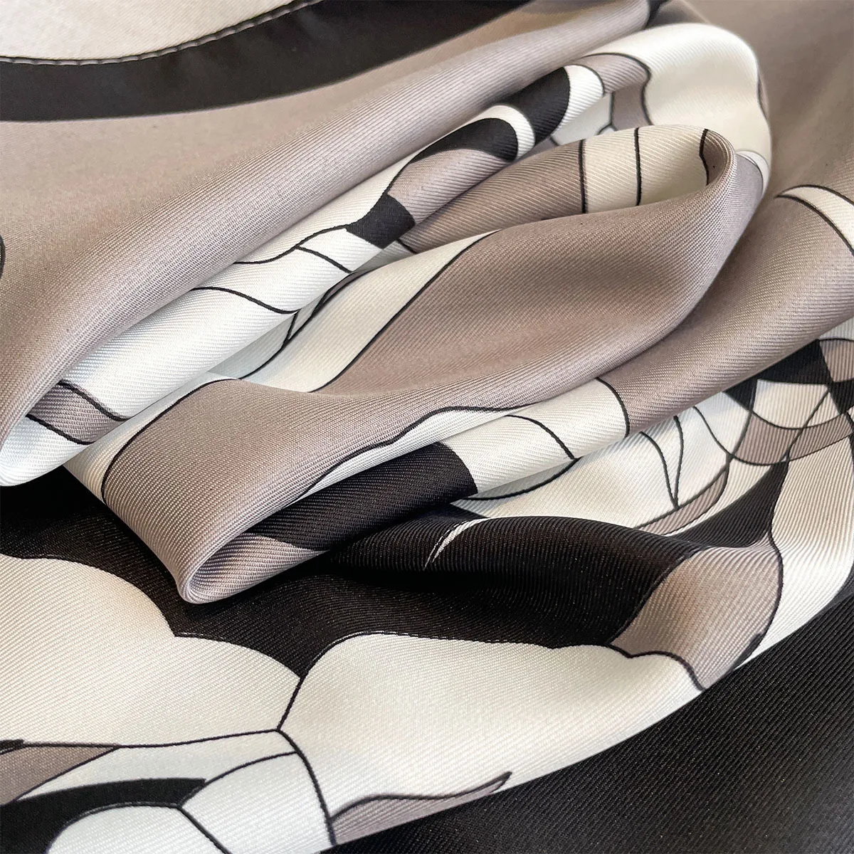 New Luxury Print Twill Silk Square Scarf for Women Headband Shawl Fashion Wraps Hijab Neckerchief Headscarf Foulard Bandana