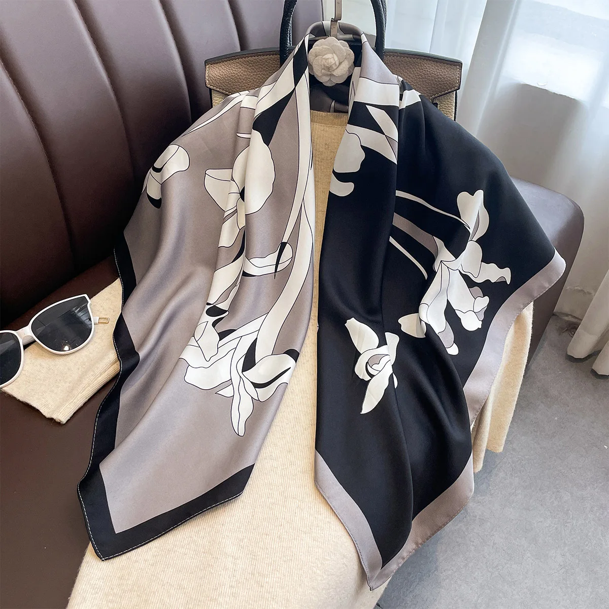 New Luxury Print Twill Silk Square Scarf for Women Headband Shawl Fashion Wraps Hijab Neckerchief Headscarf Foulard Bandana