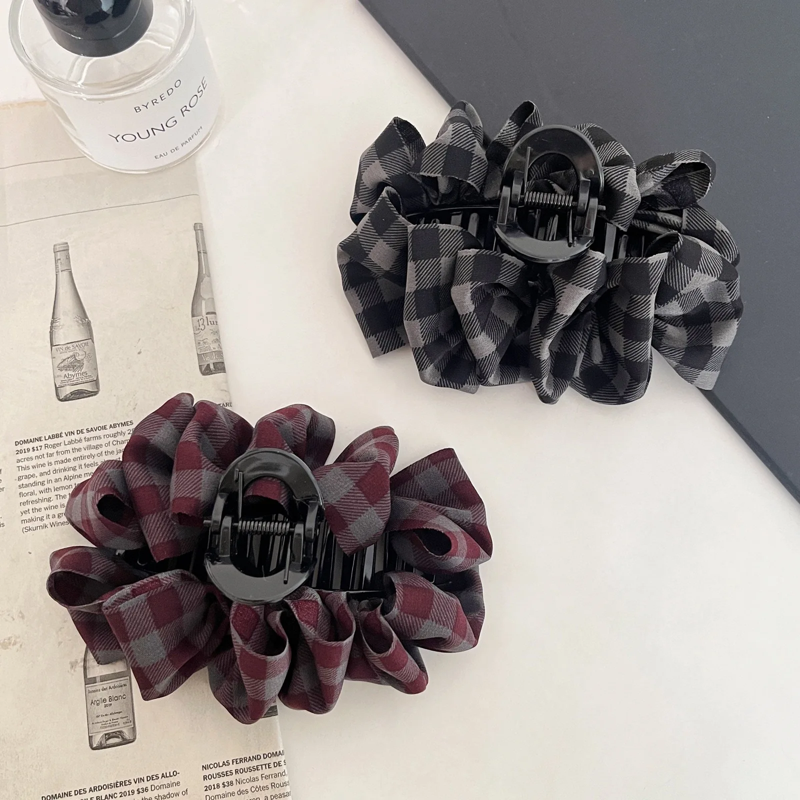 Korean-style plaid cloud bubble large hair claw, elegant and high-end hair clip for the back of the head, suitable for daily use