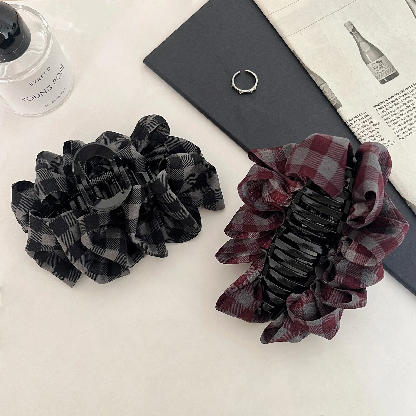 Korean-style plaid cloud bubble large hair claw, elegant and high-end hair clip for the back of the head, suitable for daily use