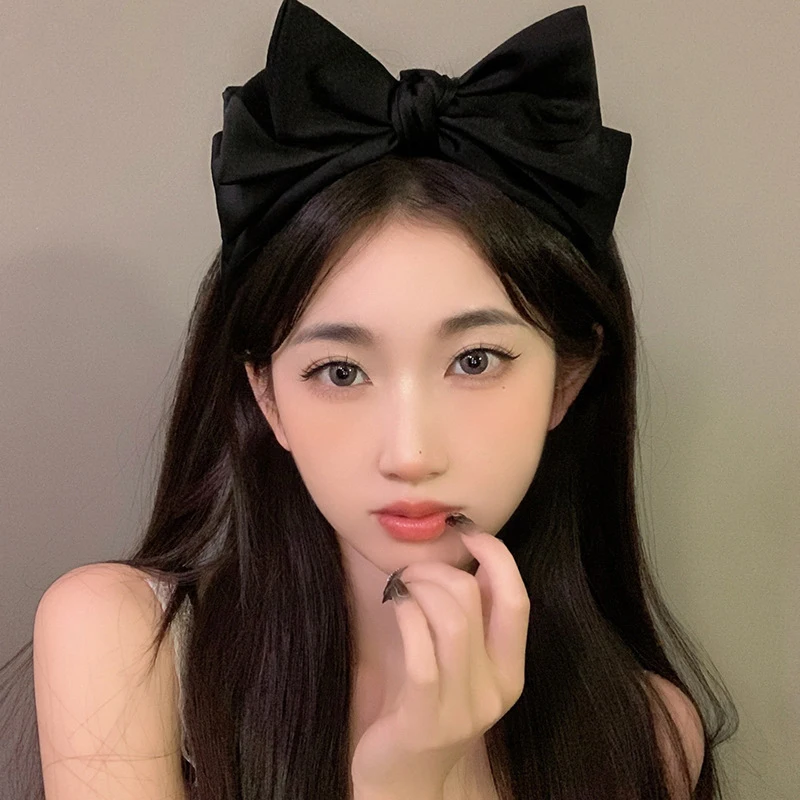 Stylish Headband with Black Bow Knot; Women's Korean Style Elegance in Hair Accessories.