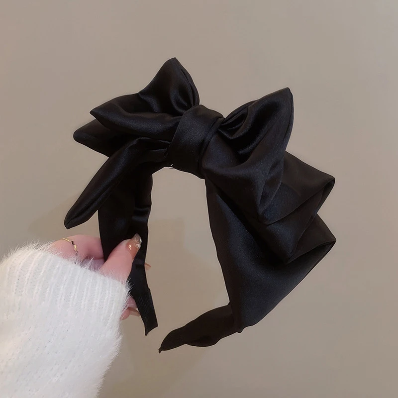 Stylish Headband with Black Bow Knot; Women's Korean Style Elegance in Hair Accessories.