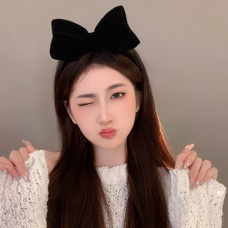 Stylish Headband with Black Bow Knot; Women's Korean Style Elegance in Hair Accessories.