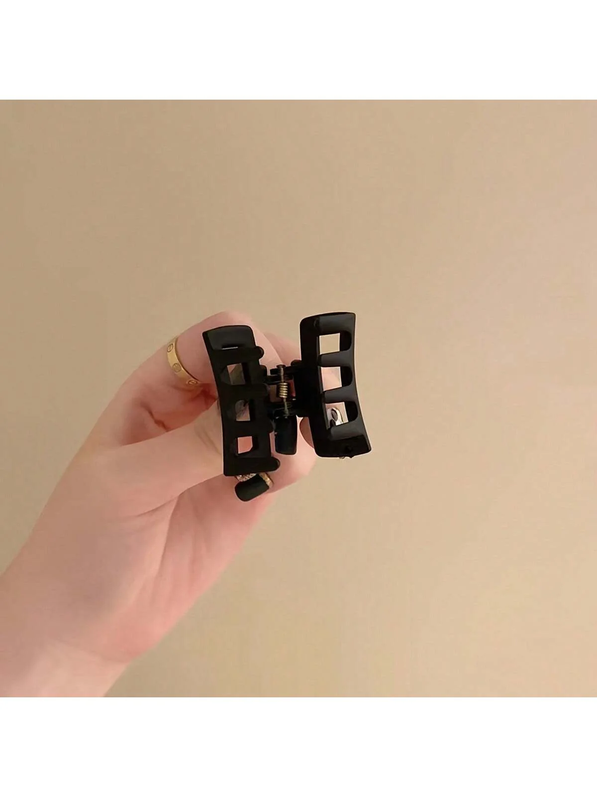 4pcs Classic Matte Small Square Grip Clip Mini High Grip Disc Hair Breakers Small Grip Clip Suitable for Daily Wearing