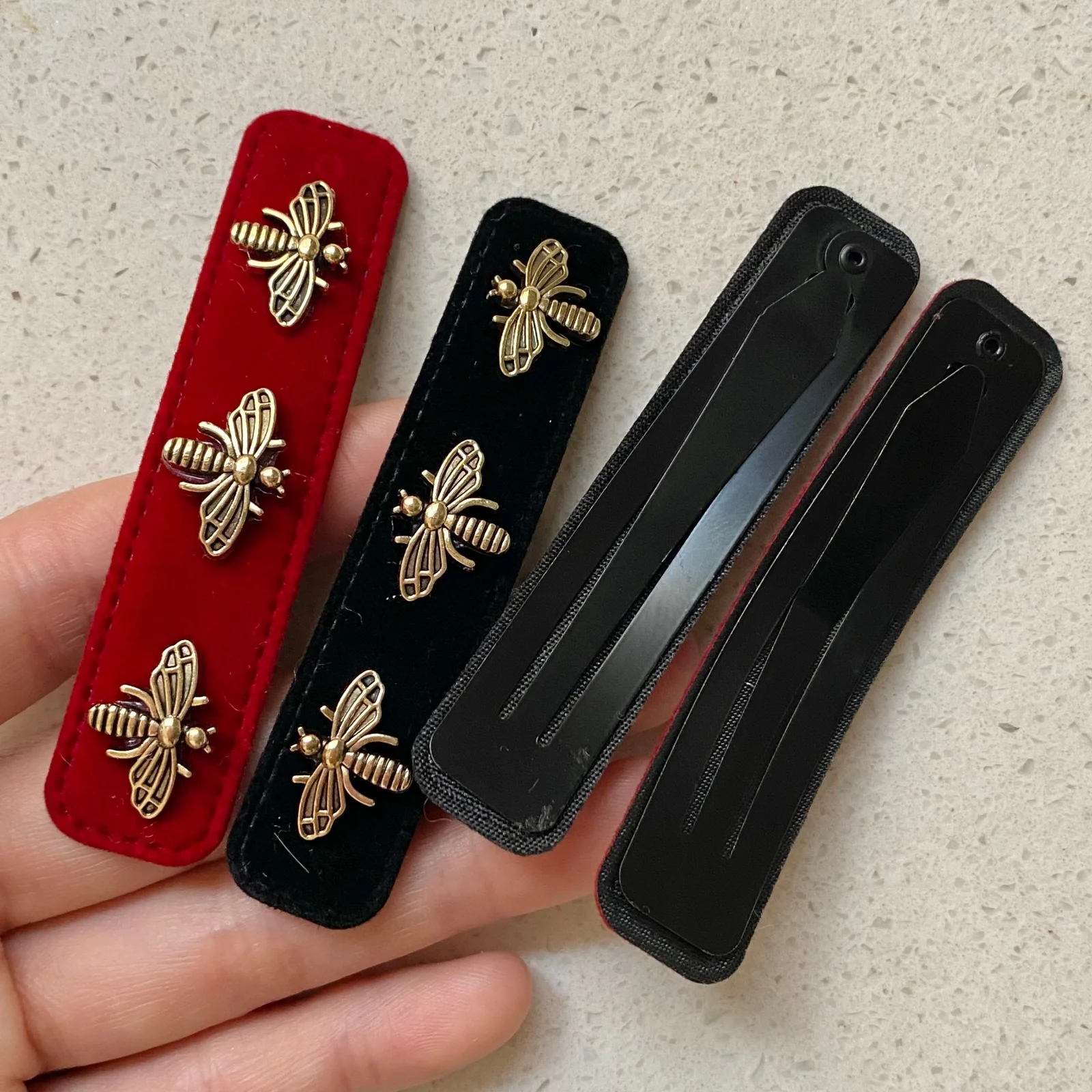 2PCS Red & Black Velvet Hair Clips, Gold Bee Embellishments, Elegant Retro-Style Women’s Hair Accessories, Stylish Daily Wear