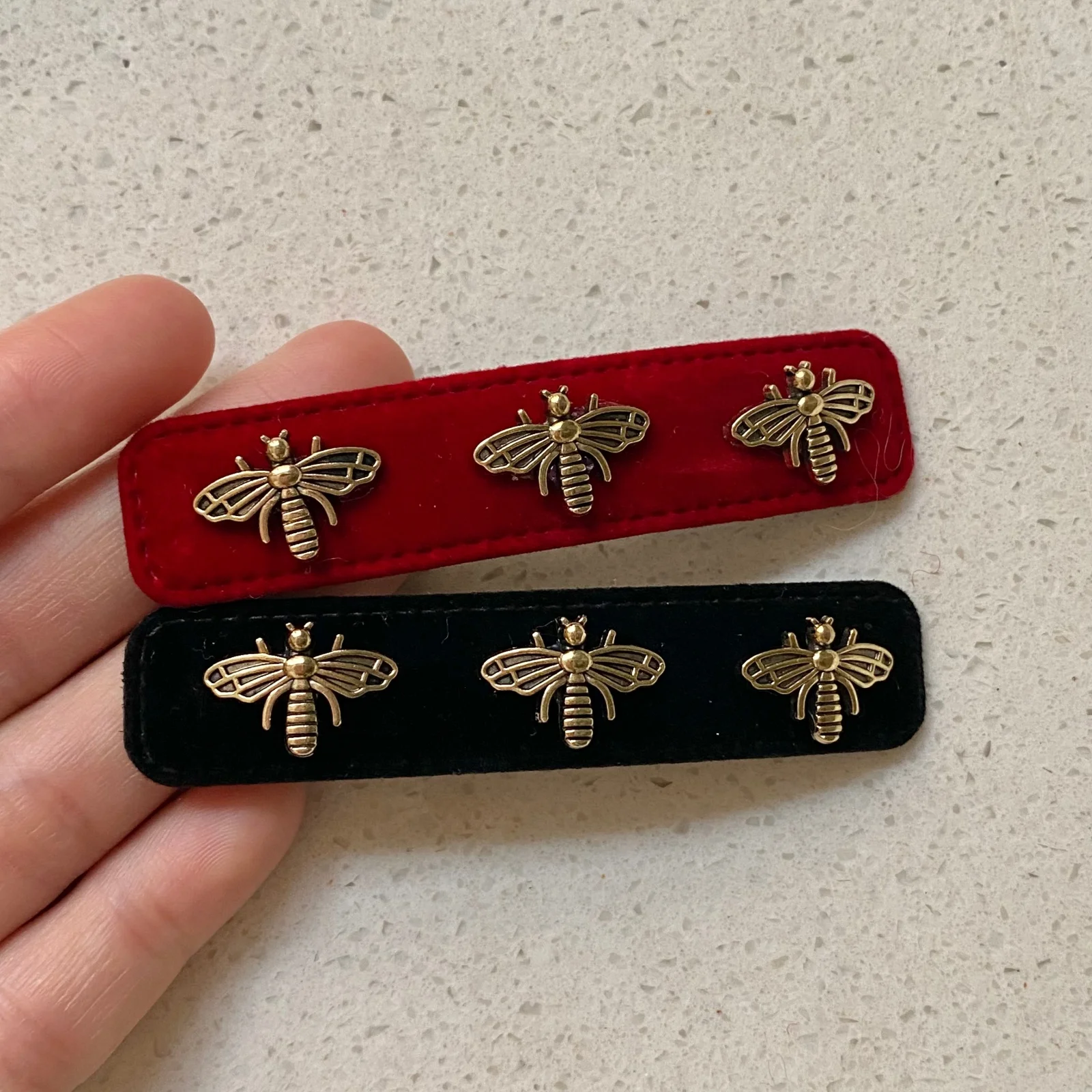 2PCS Red & Black Velvet Hair Clips, Gold Bee Embellishments, Elegant Retro-Style Women’s Hair Accessories, Stylish Daily Wear