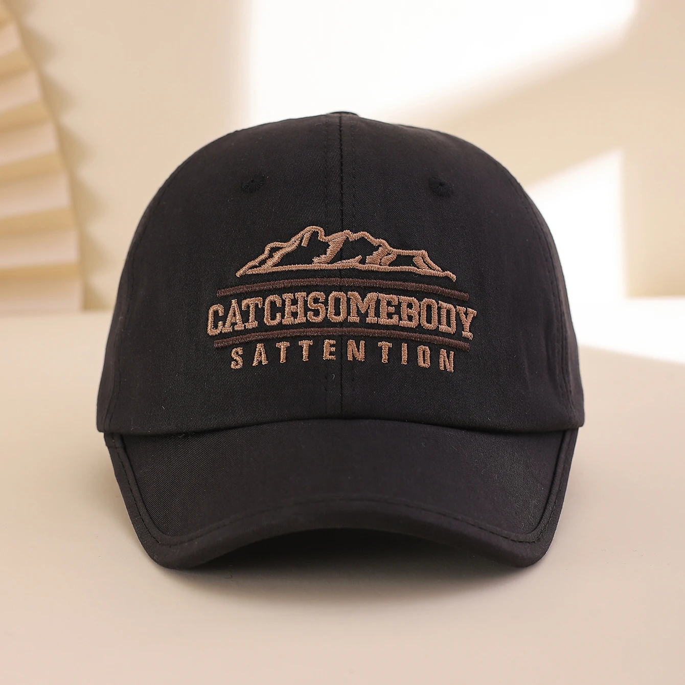 Fashion Embroidered Letter Patched Mountain Peak Short Brim Baseball Cap, Soft Top Adjustable Snapback Hat for Outdoor Cycling