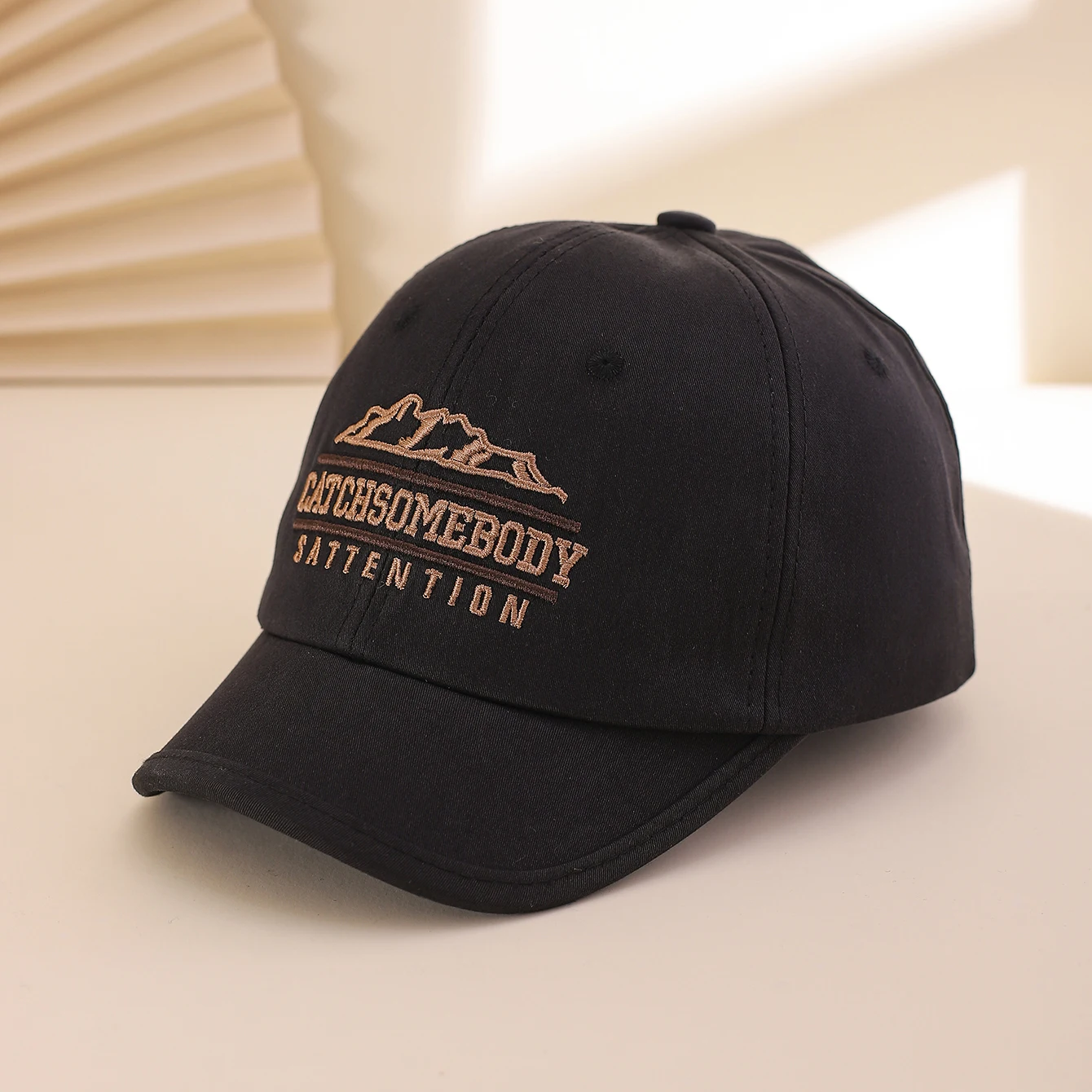 Fashion Embroidered Letter Patched Mountain Peak Short Brim Baseball Cap, Soft Top Adjustable Snapback Hat for Outdoor Cycling