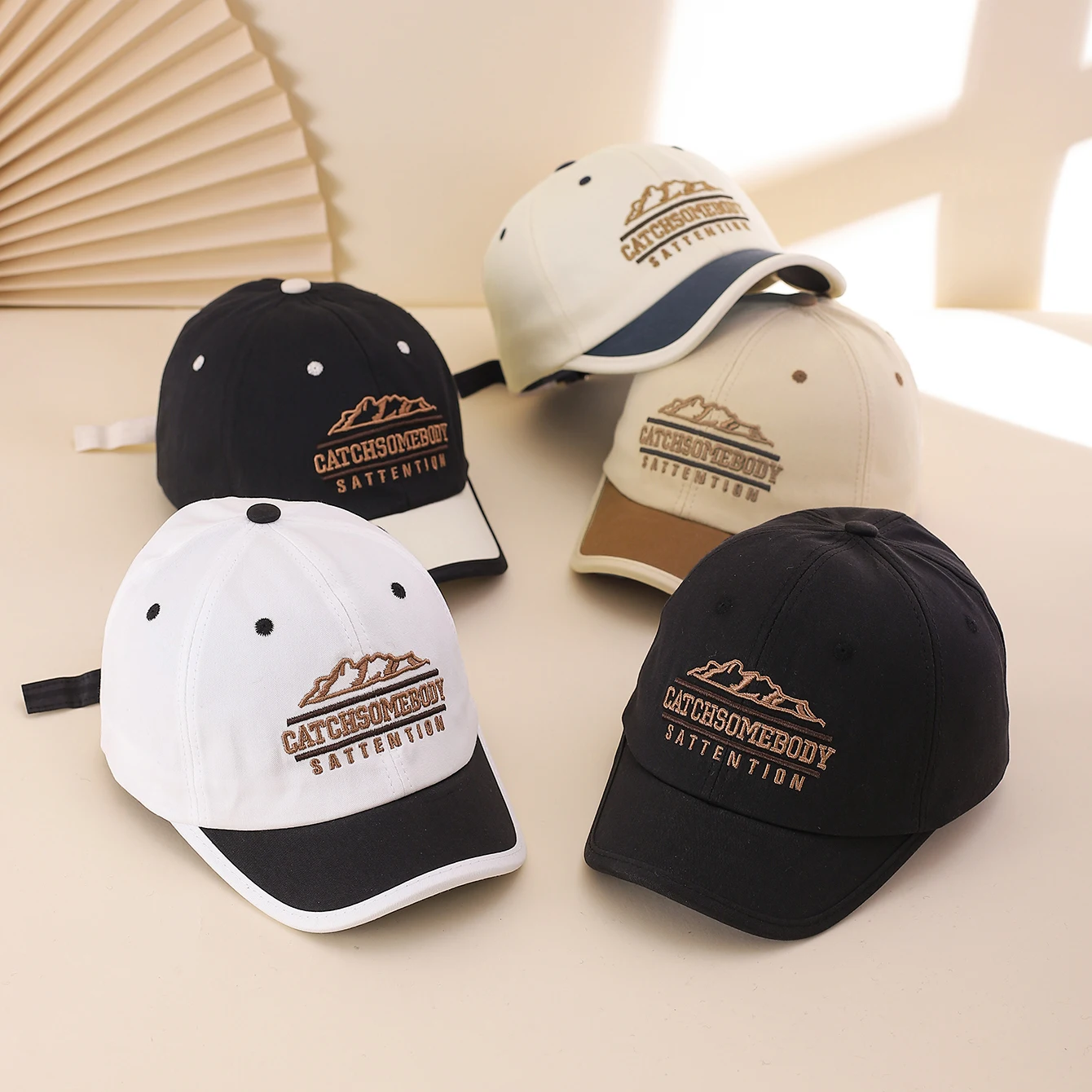 Fashion Embroidered Letter Patched Mountain Peak Short Brim Baseball Cap, Soft Top Adjustable Snapback Hat for Outdoor Cycling