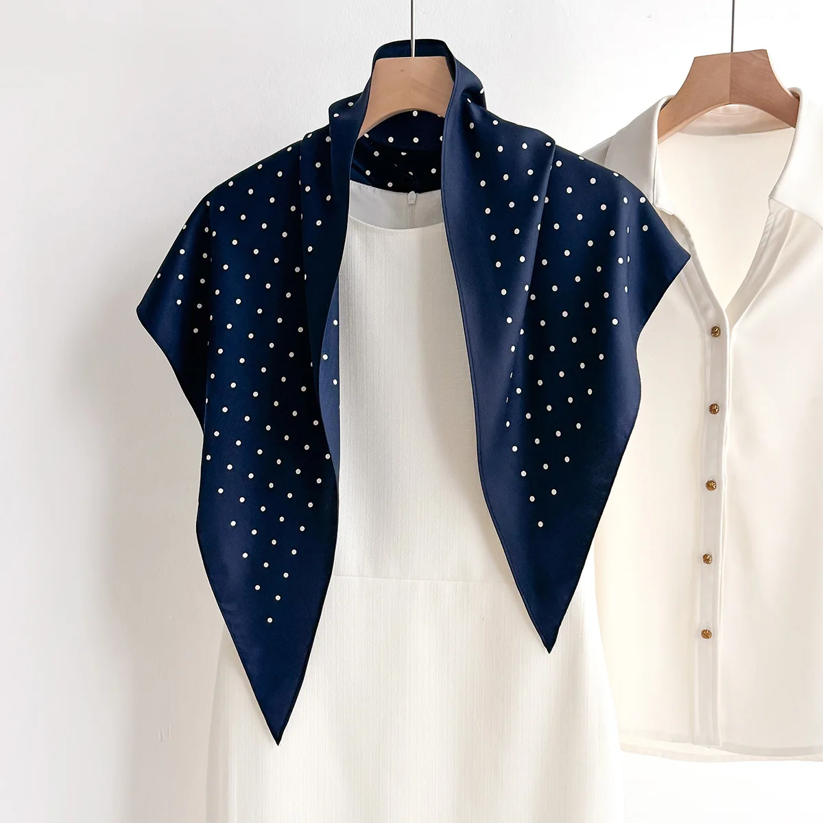New Twill Shawl Triangle Scarf for Women Dot Neckerchief Female New Headband Hair Bands Print Foulard Hijab Wraps Bandana