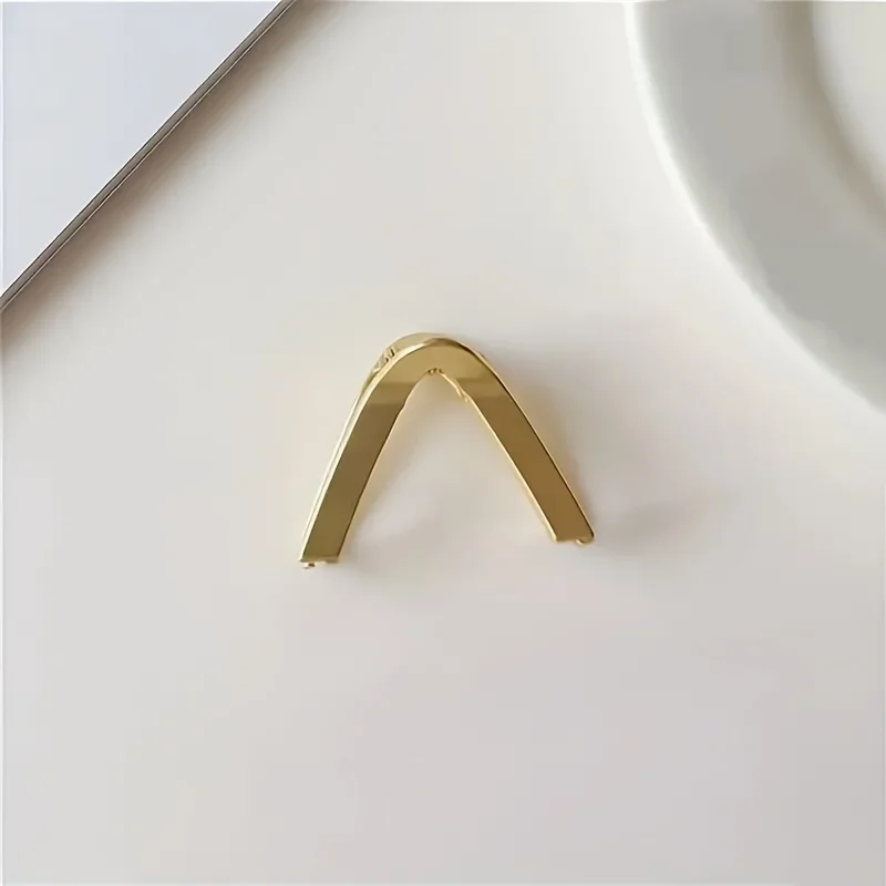 1pc Vintage Triangle Hair Clip,Elegant Small Hair Accessory for Women, Perfect for Valentine's Day, Alloy Hair Clip. Hair Clip