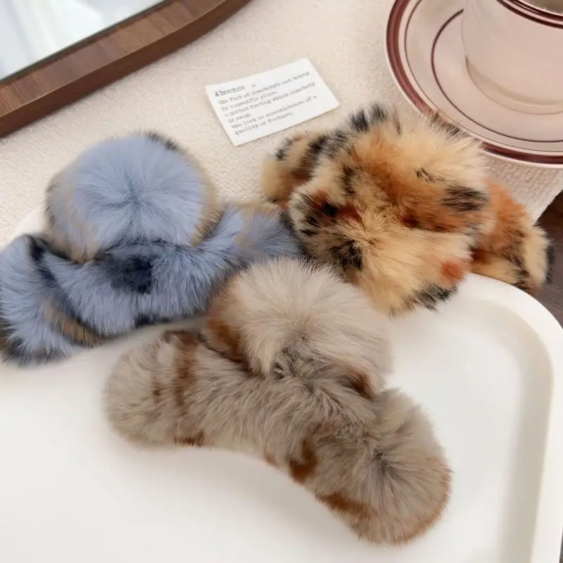1pc Autumn and winter plush claw clip leopard print rabbit fur shark clip cute furry hair clip headwear furry hair claw headwear