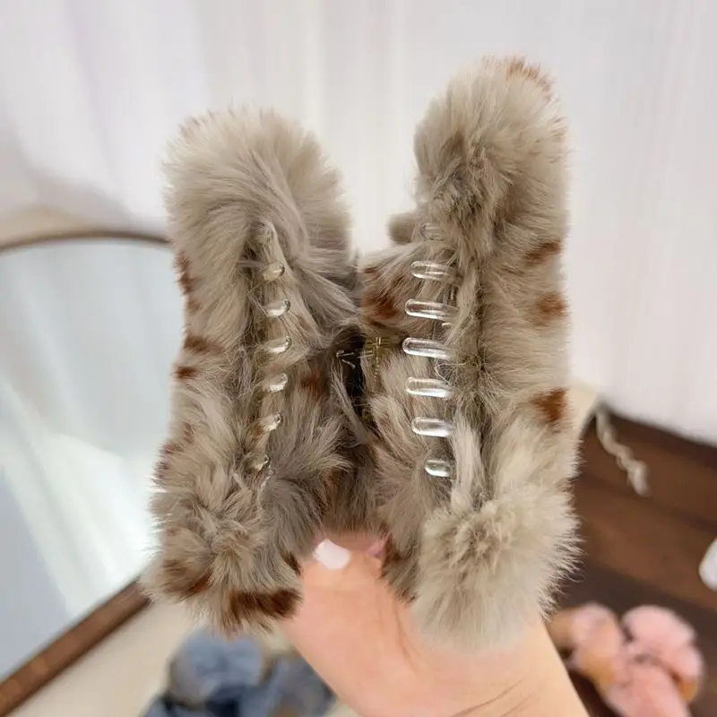1pc Autumn and winter plush claw clip leopard print rabbit fur shark clip cute furry hair clip headwear furry hair claw headwear