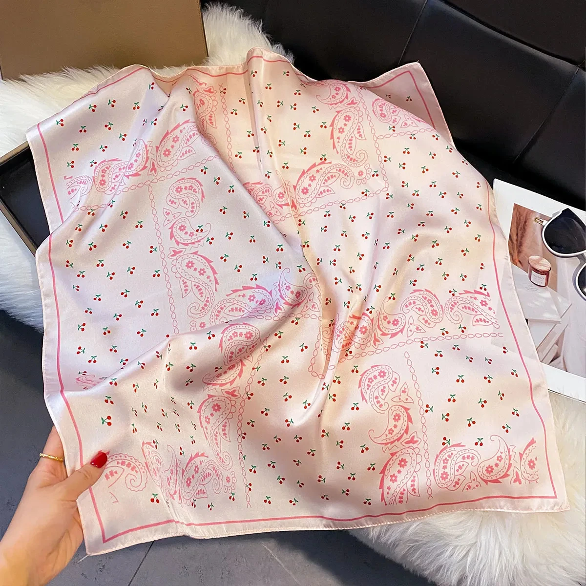 2025 New Fashion 65X65cm Women's Scarf Silk Paisley Print Scarf Square Shawl Decorative Headband Neck Luxury Design Bandana