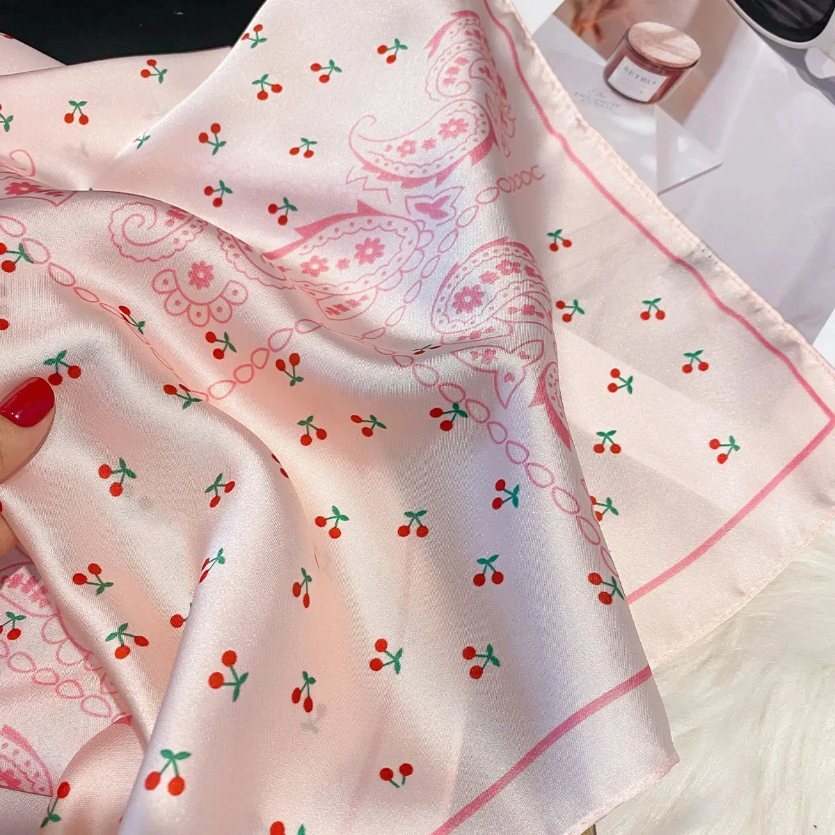 2025 New Fashion 65X65cm Women's Scarf Silk Paisley Print Scarf Square Shawl Decorative Headband Neck Luxury Design Bandana