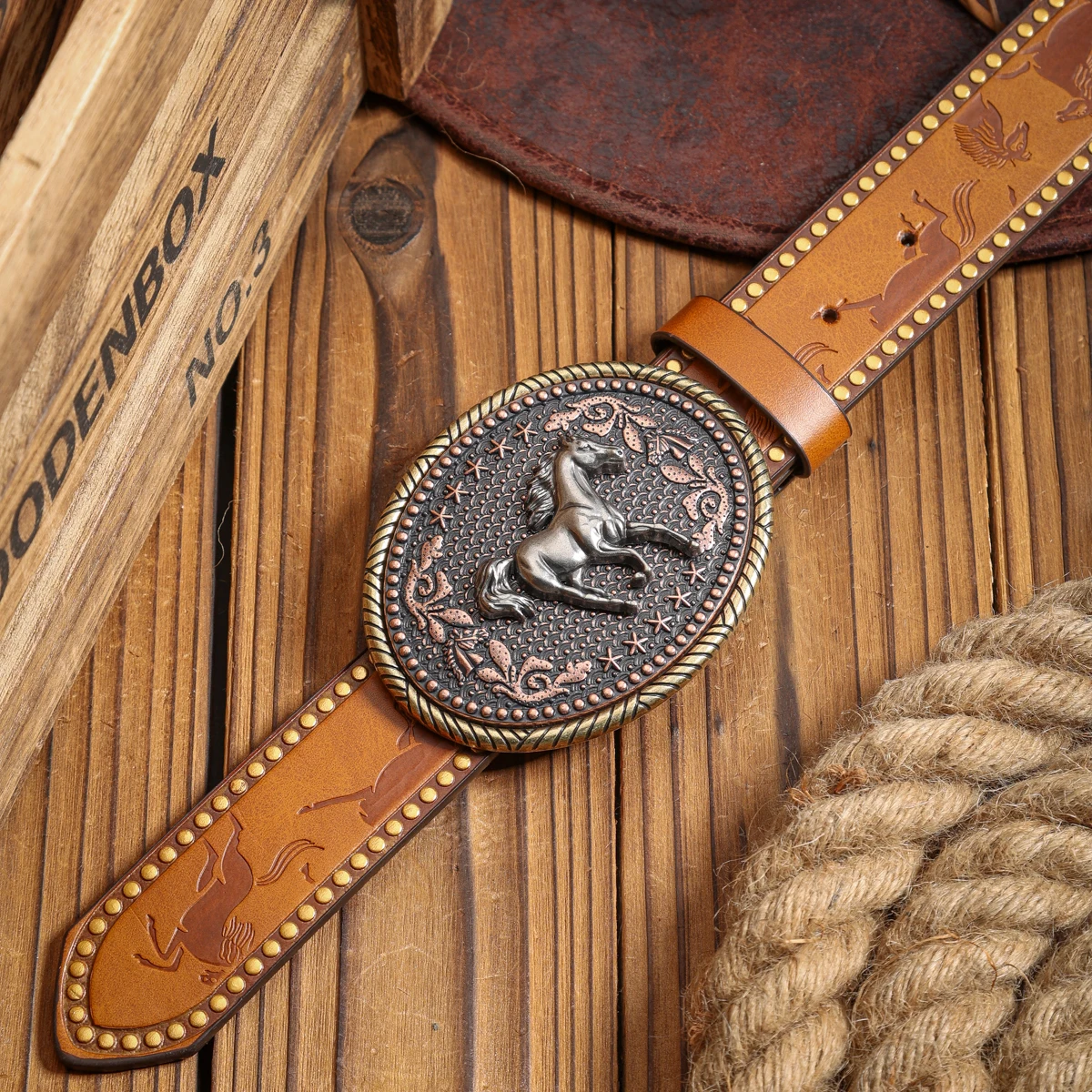 A PU Belt Suitable for Both Men and Women, Combining the Style of Western Denim and Retro, Is Perfect for Daily Casual Outings