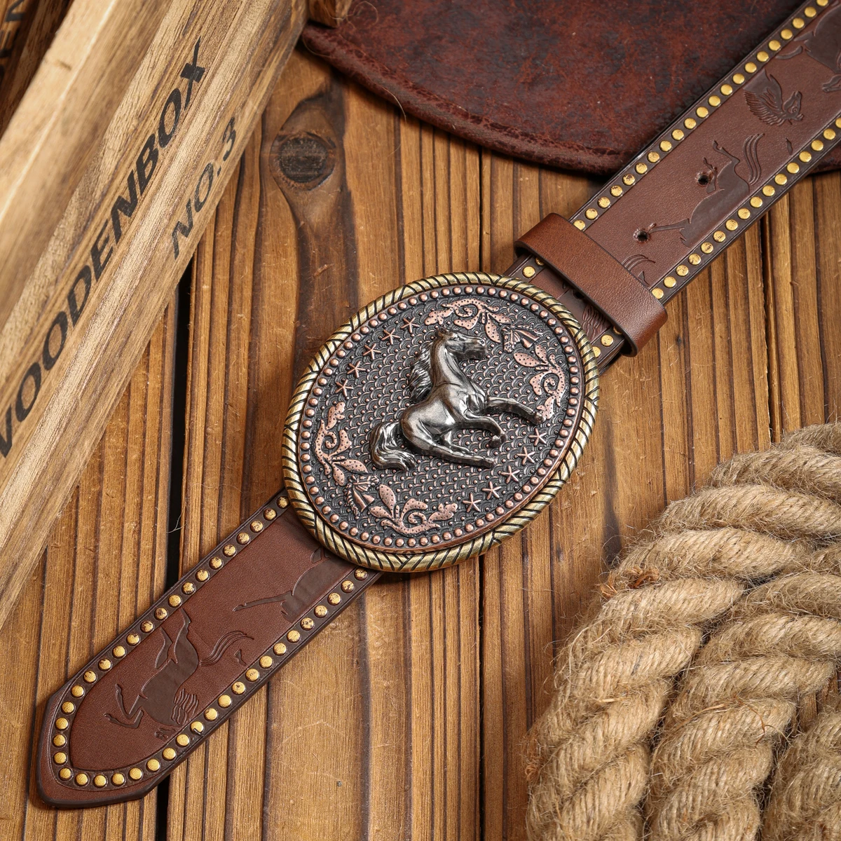 A PU Belt Suitable for Both Men and Women, Combining the Style of Western Denim and Retro, Is Perfect for Daily Casual Outings