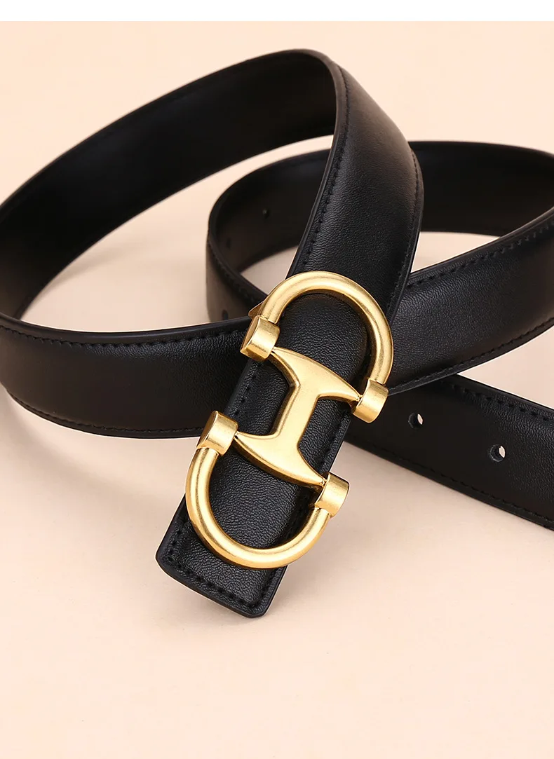 Fashionable Women's Versatile Decoration Jeans with Cowhide Belt; Ladies' High-End Business Fashion in Stock.