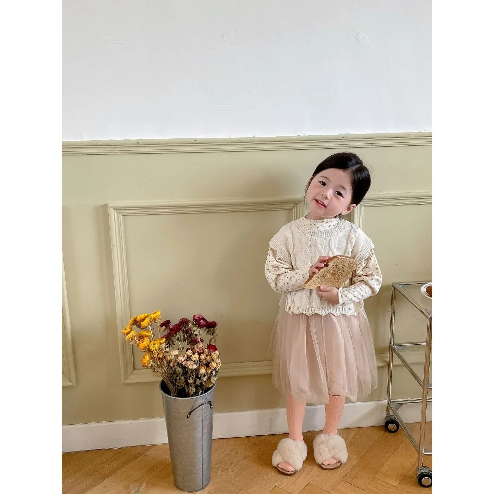 Girls' Knitted Vest 2025 Spring and Autumn New Korean Girls' Webbed Sleeveless Vest 1-7 Years Old Fashion Baby Top