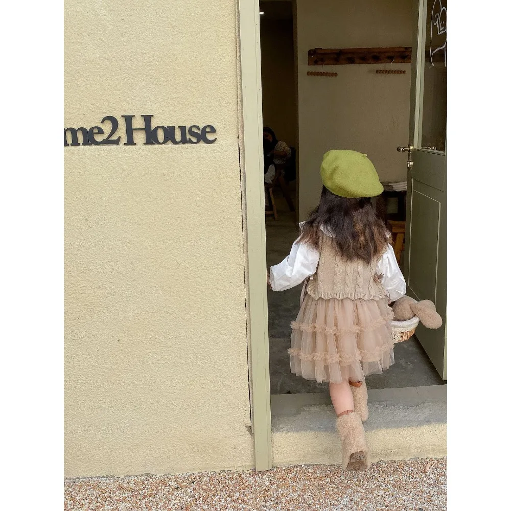 Girls' Knitted Vest 2025 Spring and Autumn New Korean Girls' Webbed Sleeveless Vest 1-7 Years Old Fashion Baby Top
