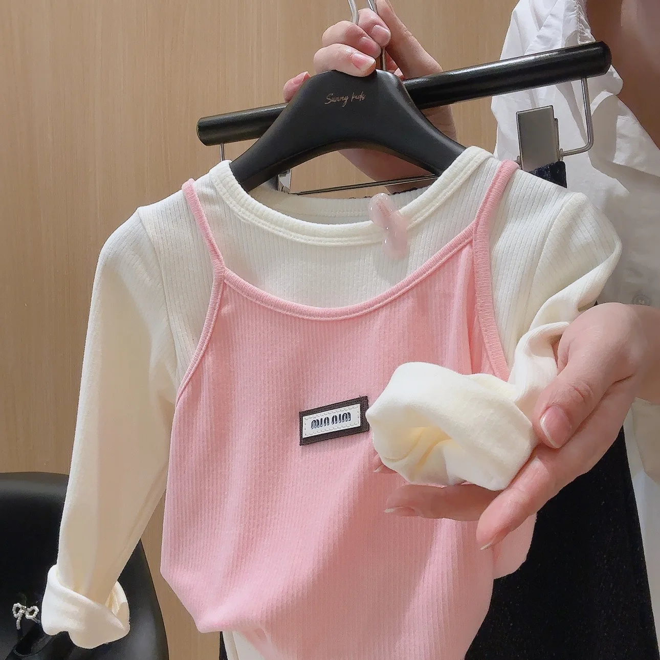 2026 Autumn New Korean Trendy Dopamine Long Sleeve T-shirt and Tank Top Set Color Contrasting Two Piece Set Fashion Top