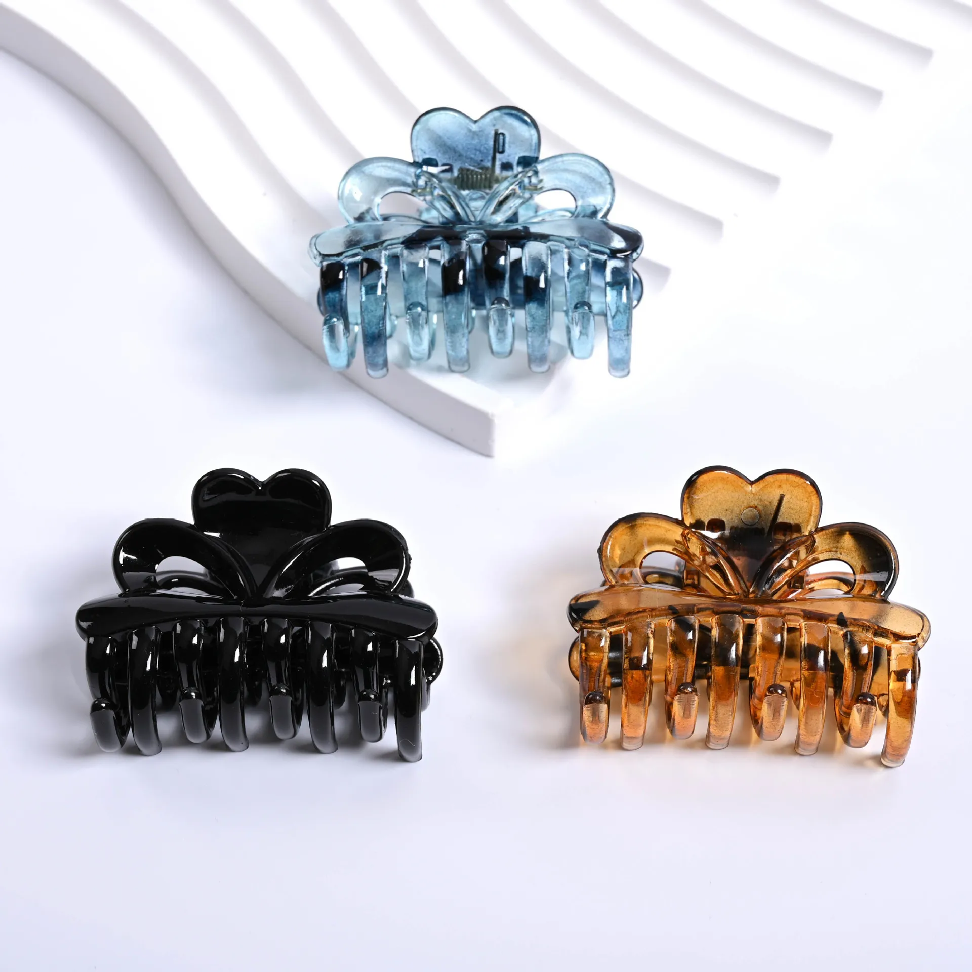6 Pieces of Multi-Color Elegant Heart-Shaped Medium-Sized Hair Claws, Suitable for Daily Decoration for Girls