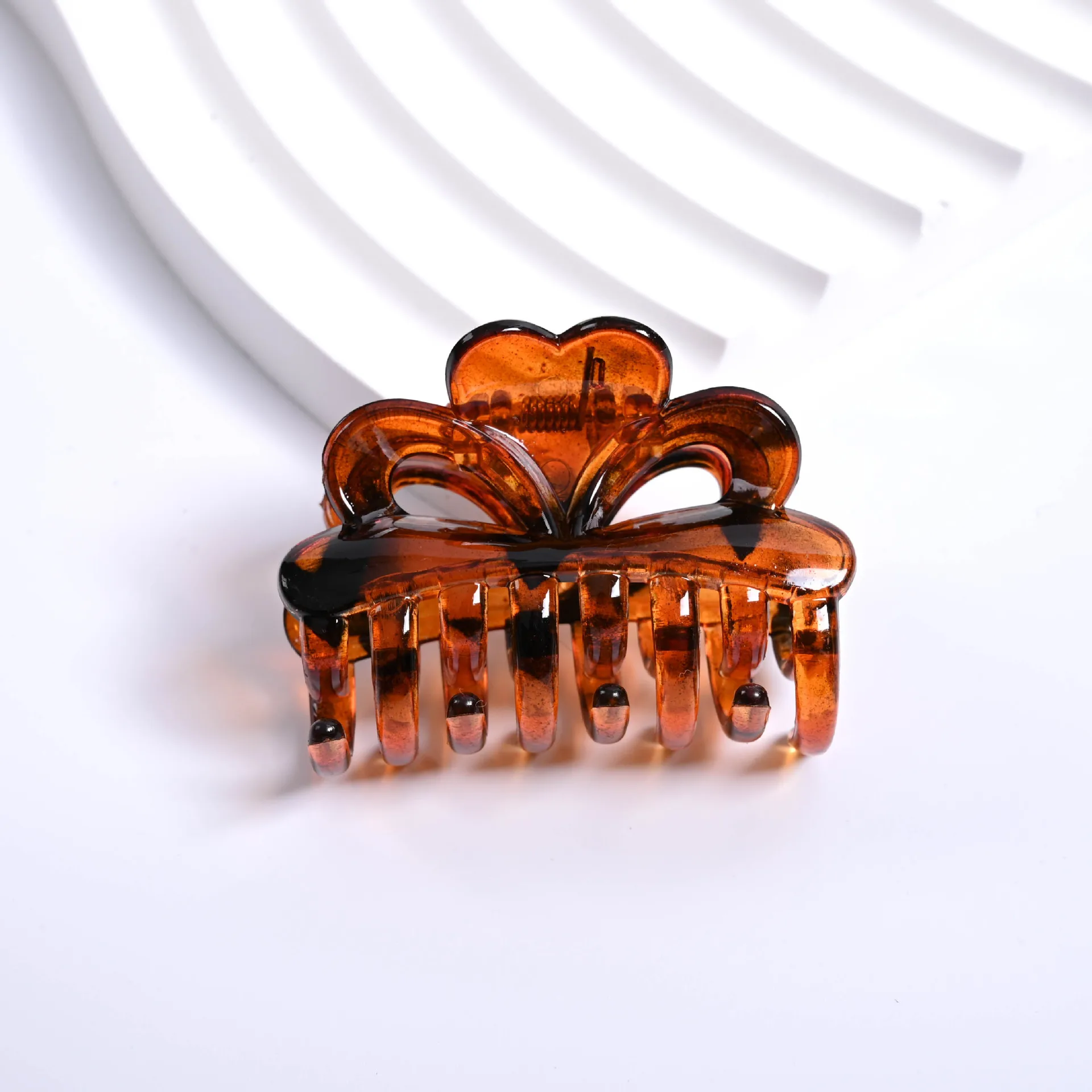 6 Pieces of Multi-Color Elegant Heart-Shaped Medium-Sized Hair Claws, Suitable for Daily Decoration for Girls